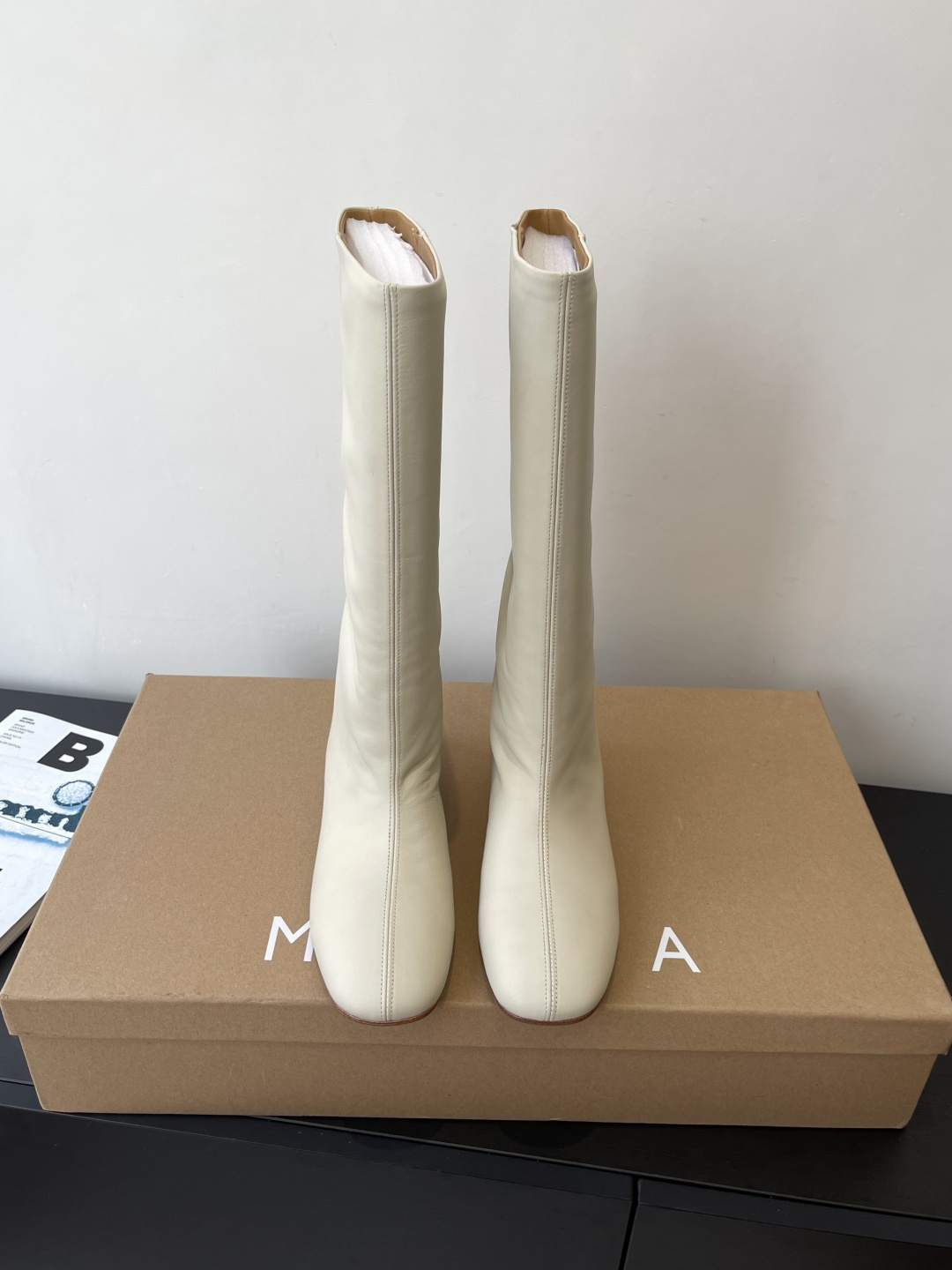 NO:486084,Miista 25ss new autumn and winter Italian brand old motorcycle boots, dressing inspiration with both hands~ The lambskin material is super soft and comfortable, a boutique that goes through time and tastes better. Italian leather soles. The original consistent craftsmanship. The original consistent soles are retro and low saturation. Clean and fight against nature. Get comfortable and wild fun. Number of 35-40 (40 customized), boots, boots, sheepskin, Leather soles19860909Miista 25ss 秋冬新款 意大利品牌 做旧机车靴 穿搭灵感双手奉上~ 小羊皮材质超软超舒适 越穿越有味道的一款精品 意大利真皮大底 原版一致工艺 原版一致大底 一身复古低饱和 干净出门与自然交手 收获惬意野趣 码数35-40（40订做）,靴子,boots,sheepskin,Leather soles,Women's Shoes