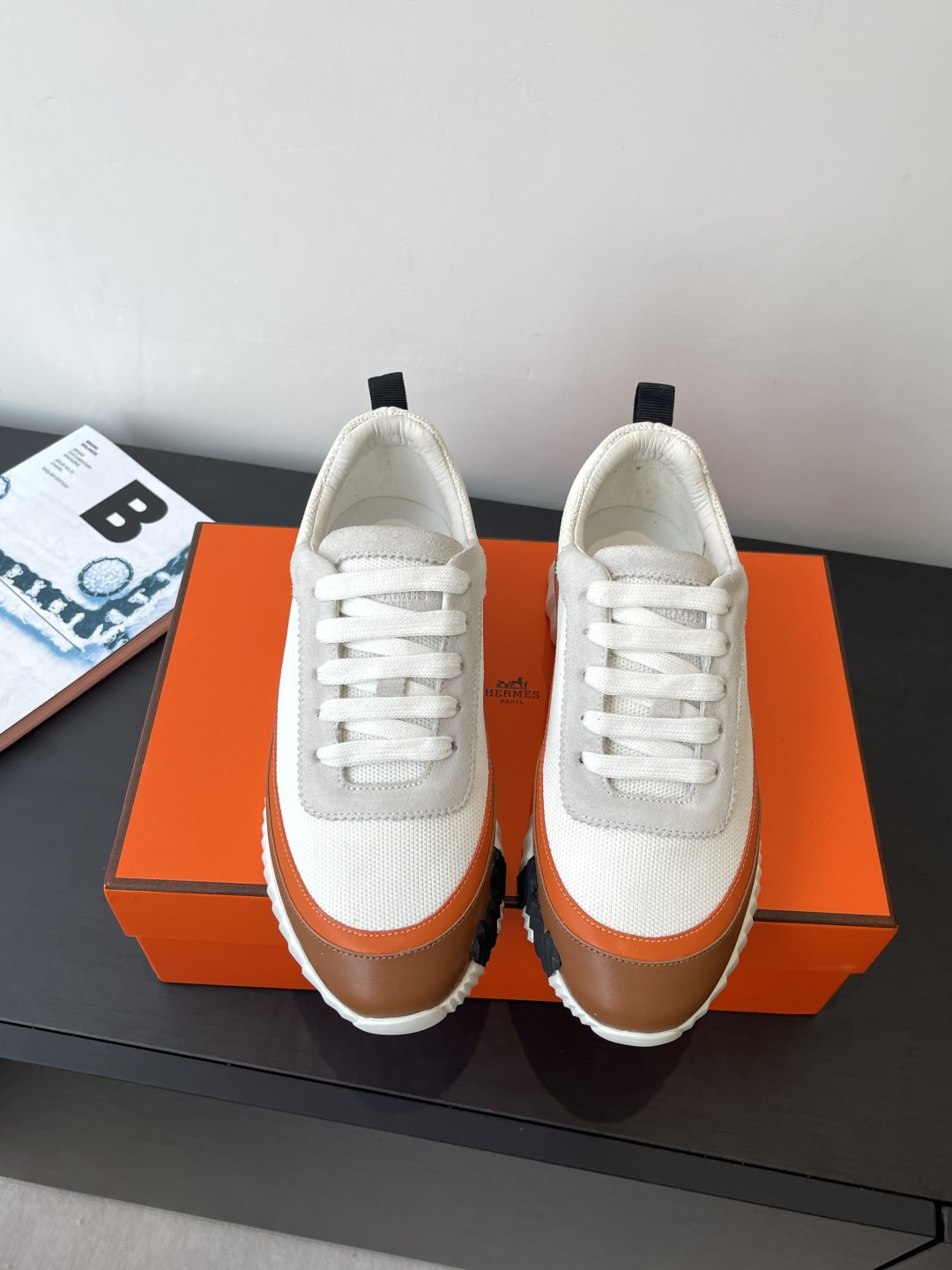 NO:512128,Top version for women and men Hermes 25ss Spring and summer new couple sports and casual shoes series Classic sports style British color block design Classic durable original inverted model last extreme 1:1 shape Imported high-end umbrella cloth presents a delicate texture!  Customized A-level high-definition private mold sole, customized fabric sheepskin/beef silhouette, customized inner sheepskin footbed, injection molding, original open mold light bubble two-color bottom, size 35-40, male 39-46 (female 40, male 46 customized, non-return and exchange), casual shoes/sports, hermes, hermes, sneakers, sheepskin, umbrellas19860909顶级版本 女男 Hermes爱马仕 25ss 春夏新款情侣运动休闲鞋系列 经典运动风格 英伦拼色设计 经典耐看 原版倒模楦型 极致1:1形体 进口高端雨伞布呈现出精致质感！开模定制A级高密私模大底 面料定制羊皮/牛猄 内里定制羊皮 垫脚羊皮注塑成型 原版开模轻泡双色底 码数女35-40 男39-46（女40 男46定做不退换）,休闲鞋/运动鞋,hermes,hermes,sneakers,sheepskin,umbrellas,Women's Shoes