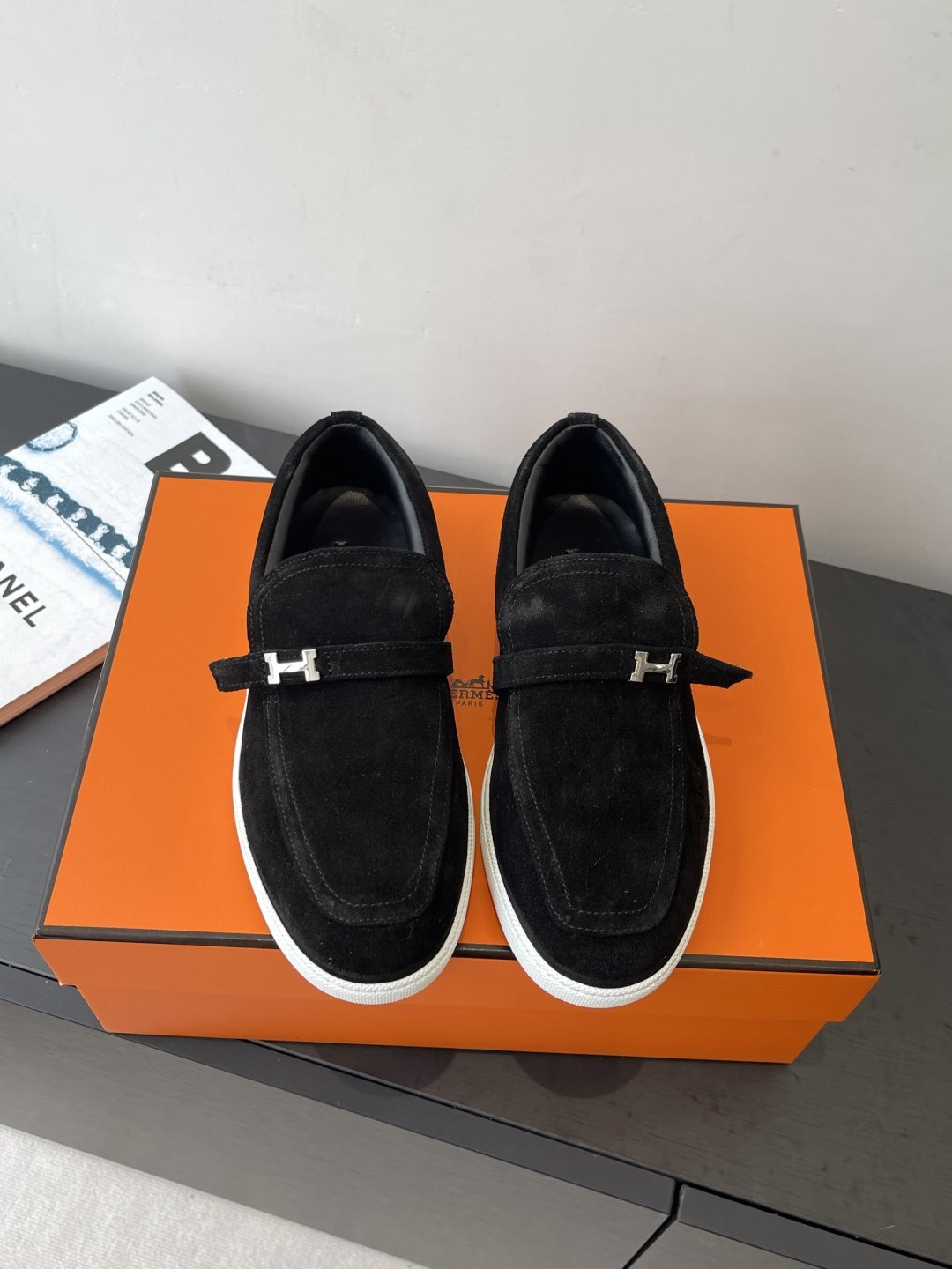 NO:560359,Women's and men's Hermes 25ss new loafers in autumn and winter, British retro design, classic and durable, original inverted mold last, ultimate 1:1 shape, material cow suede/calf leather, lining imported sheepskin, original molded rubber sole, size 35-45 (customized for women 40 men and 45 men), loafers, hermes, hermes, loafers, cowhide, sheepskin19860909女款男款Hermes爱马仕 25ss秋冬新款乐福鞋英伦复古设计 经典耐看 原版倒模楦型 极致1:1形体 面料牛反绒/小牛皮 内里进口羊皮里 原版开模橡胶底 码数35-45（女40男45定做）,乐福鞋,hermes,hermes,loafers,cowhide,sheepskin,Women's Shoes