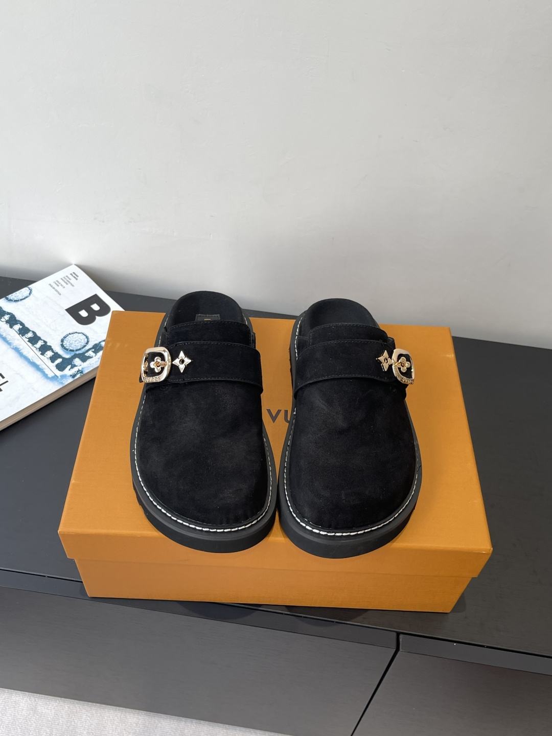 NO:560328,Louis Vuitton Louis Vuitton water table slippers, half-packed slippers, new Birkenstock slippers, new products, classic monogram outsole foam material, thickened sole platform, perfect score for comfort, perfect score, inner sheepskin code number 35-40, half-slip woolen shoes, louis vuitton, louis vuitton, slippers, sheepskin19860909Louis Vuitton 路易威登 水台拖鞋 半包拖 新款勃肯拖鞋 新品 经典monogram 大底发泡材质 加厚底台舒适度满分增高效果满分 内里羊皮 码数35-40,半拖毛毛鞋,louis vuitton,louis vuitton,slippers,sheepskin,Women's Shoes