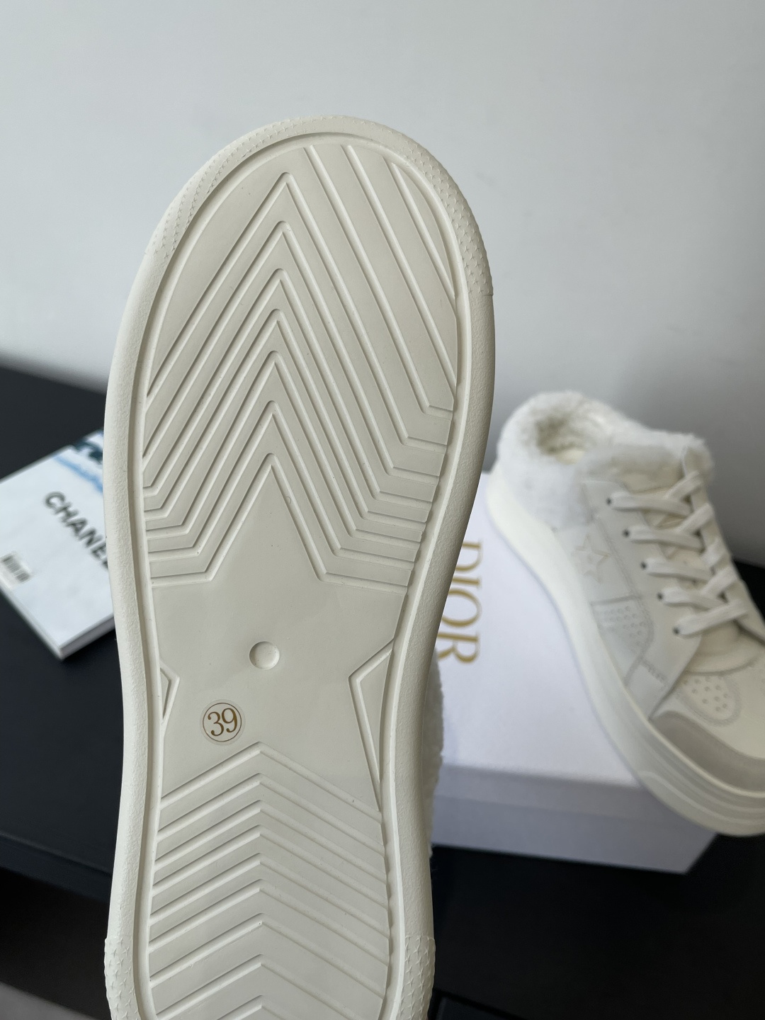 Dior 迪奥 秋冬新款 厚底 毛毛拖鞋半拖 高级优雅温柔随心所欲 上脚 无敌 舒服 彰显气质