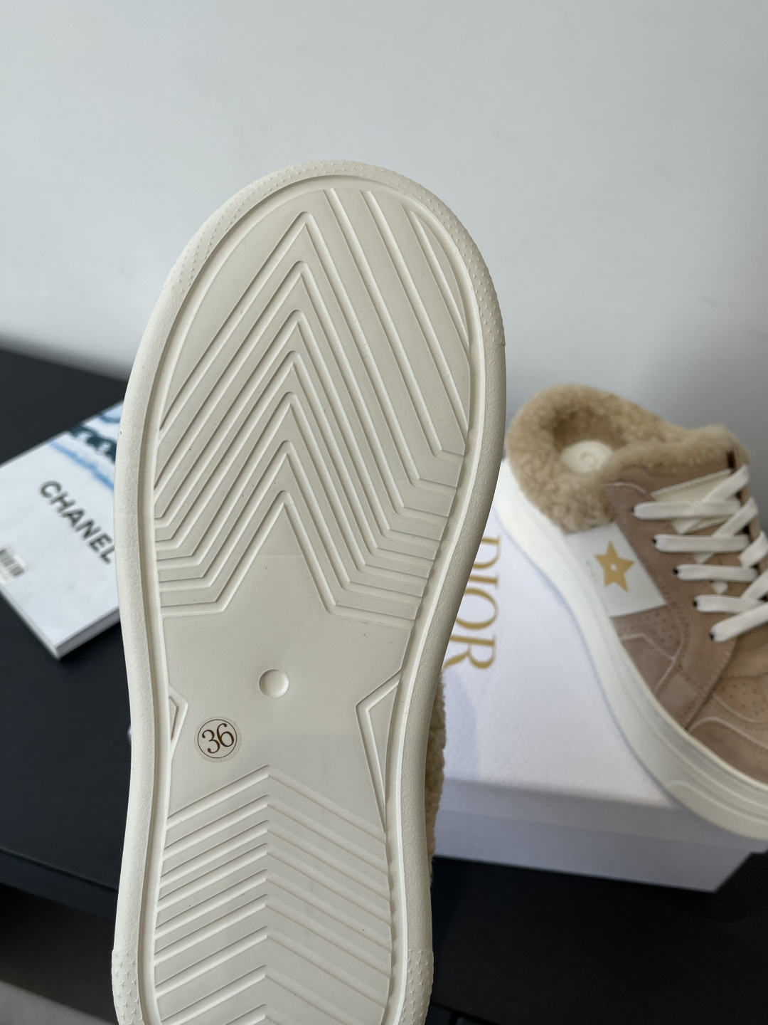 Dior 迪奥 秋冬新款 厚底 毛毛拖鞋半拖 高级优雅温柔随心所欲 上脚 无敌 舒服 彰显气质
