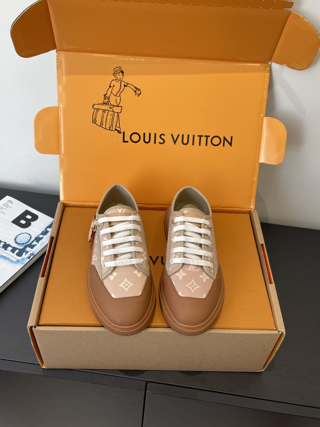 NO:626650,Louis Vuiton Louis Vuitton 25ss new Lagoon series denim embossed canvas shoes skate shoes casual shoes original purchase, development and production. The entire pair of shoes is purchased and developed by ZP. All customized materials. Exclusive mold outsole. Details are all shipped according to version. Code number 35-41 (40 41 custom-made), casual shoes/sports shoes, louis vuitton, louis vuitton, sneakers19860909Louis Vuiton 路易威登 25ss新款 Lagoon系列丹宁牛仔布 压花 帆布鞋 滑板鞋 休闲鞋 原版购入开发做货 整双鞋子采购Zp开发打造 全部定制材料 独家开模大底 细节全部对版出货 码数35-41（40 41定做）,休闲鞋/运动鞋,louis vuitton,louis vuitton,sneakers,Women's Shoes