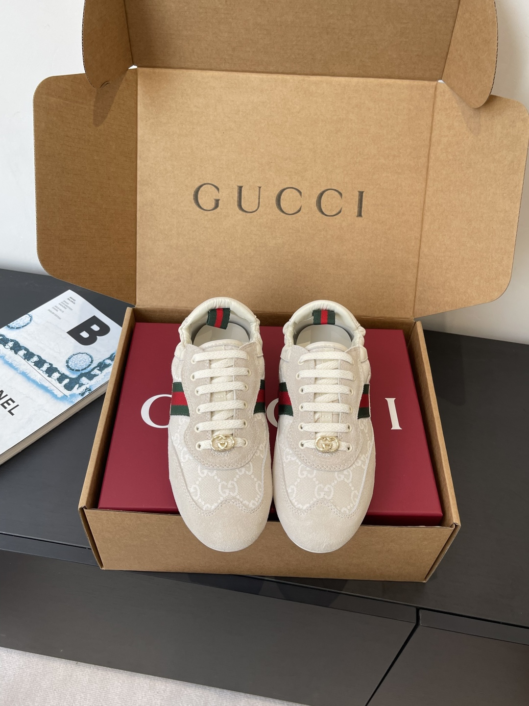 NO:645929,Women Men Gucci 2026 Catwalk Series Couples Models Moral Training Shoes Sports Shoes Gucci series is newly launched. Lightweight design reinterprets sports style. Clean silhouette adds a sense of freedom. Exquisite texture is highlighted in movement. Webbing details are like an endless ribbon running through the entire design. Side stitching details add a finishing touch. Developed one to one from the original version. Suede splicing original molded upper. Original molded outsole.  Size 35-45 (45 customized), casual shoes/sports shoes, gucci, sneakers, chamois leather19860909女 男Gucci 2026走秀款系列 情侣款 德训鞋 运动鞋 Gucci 系列全新上市 轻盈设计焕新诠释运动风尚 利落廓形更添自在本色 行动间彰显精致质感 织带细节宛如一道延绵不绝的饰带贯穿于整个设计 侧边缝线细节增添点睛之笔 原版一比一开发 麂皮拼接原版开模鞋面 原版开模大底 码数35-45（45定做）,休闲鞋/运动鞋,gucci,sneakers,chamois leather,Women's Shoes