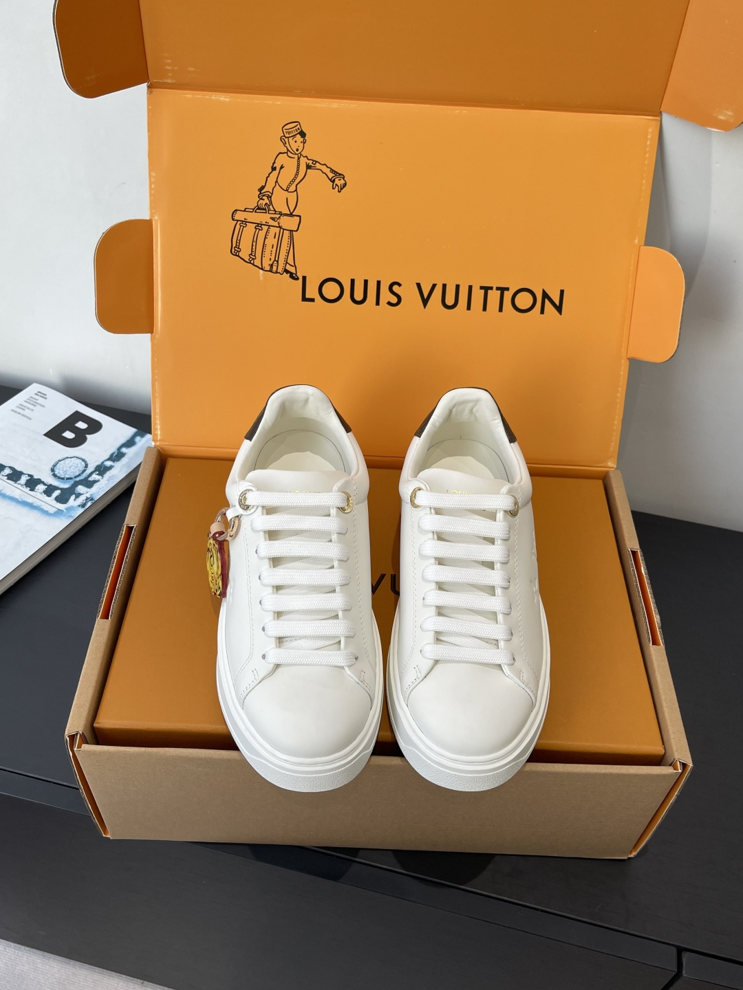 NO:650383,Louis Vuitton Louis Vuitton casual sneakers, white shoes, many Internet celebrity fashion bloggers plant grass, simple shoe grid design, brand LOGO embossing, presbyopia stitching, LV Circle rubber patch on the tongue, rich details, original custom-made silk cowhide lining, water-dyed cowhide on the upper, one-piece molding process EVA feet, original molded TPU outsole, size 35-41 (customized 40 41), casual shoes/sports shoes, louis  vuitton,louis vuitton,louis vuitton,sneakers,cowhide19860909Louis Vuitton 路易威登 休闲板鞋 小白鞋 超多网红时尚博主种草 简约的鞋型格板设计 品牌LOGO压花 老花拼接 鞋舌的 LV Circle 橡胶贴饰丰富细节 鞋面原版定制丝绸牛皮内里水染牛皮 一体成型工艺EVA垫脚 原版开模TPU大底 码数35-41（40 41订做）,休闲鞋/运动鞋,louis vuitton,louis vuitton,louis vuitton,sneakers,cowhide,Women's Shoes
