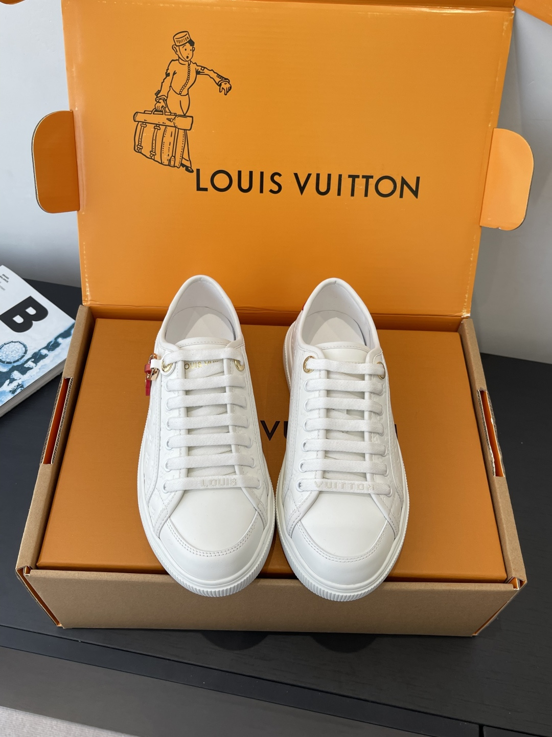 NO:722094,Louis Vuiton Louis Vuitton's latest Lagoon series denim embossed canvas shoes skate shoes casual shoes original purchase, development and production. The entire pair of shoes is purchased and developed by ZP. All customized materials. Exclusive molded outsole. Details are all shipped according to version. Size 35-41 (40 41 custom-made), casual shoes/sports shoes, louis vuitton, louis vuitton, sneakers19860909Louis Vuiton 路易威登 最新款 Lagoon系列丹宁牛仔布 压花 帆布鞋 滑板鞋 休闲鞋 原版购入开发做货 整双鞋子采购Zp开发打造 全部定制材料 独家开模大底 细节全部对版出货 码数35-41（40 41定做）,休闲鞋/运动鞋,louis vuitton,louis vuitton,sneakers,Women's Shoes