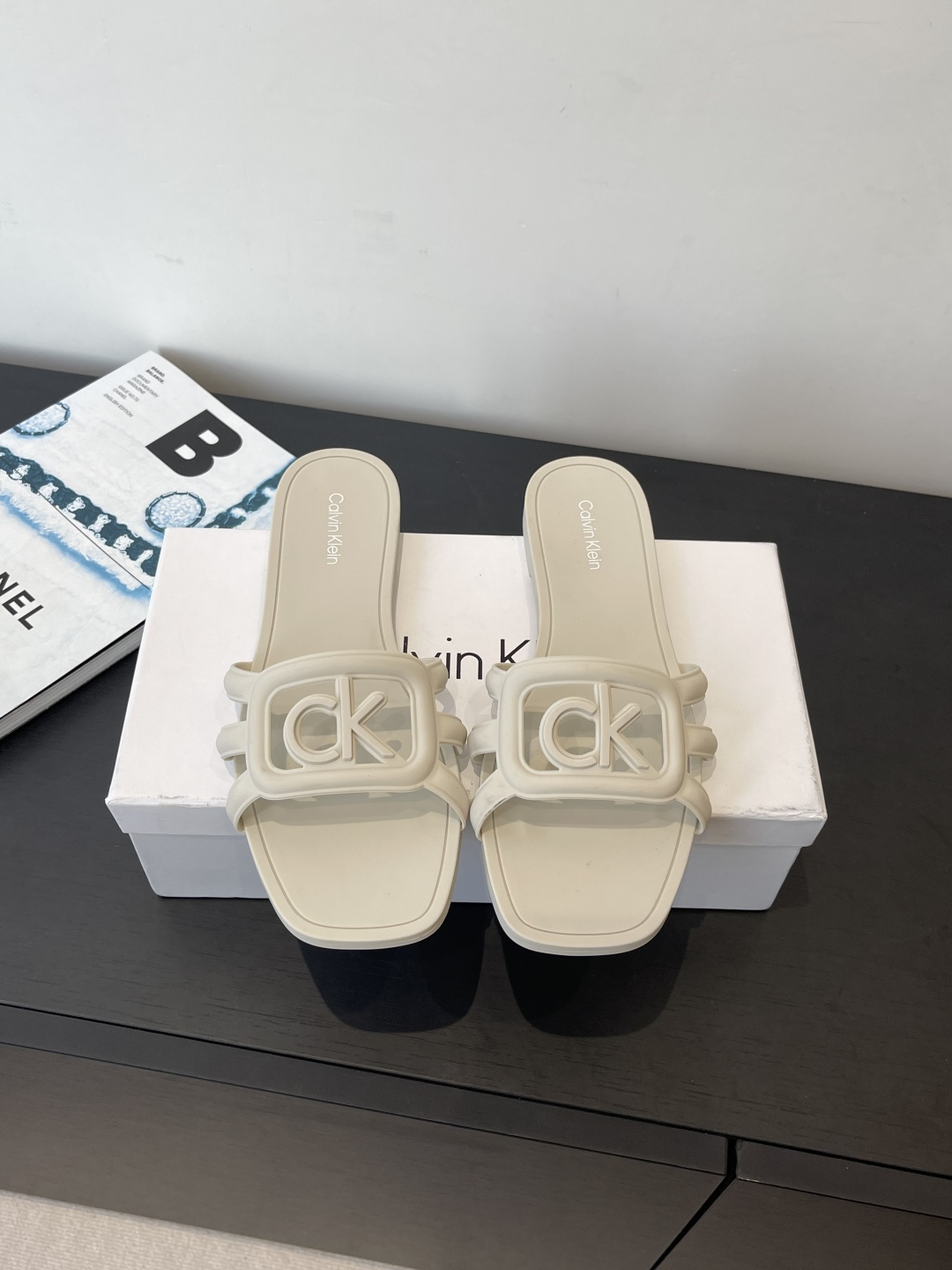 NO:722157,Calvin Klein 2026 new summer CK logo jelly slippers, spring and summer vacation series, Italy's Côte d'Azur vacation style...original 11 model opening, Hainan travel must-have, summer beach must-wear, a pair of sandals with healing magic, super soft, light and comfortable, size 36-42 (40.41.42 custom-made, non-refundable), slippers, louis vuitton, slippers19860909Calvin Klein 2026夏季新款CK logo果冻拖鞋 春夏度假系列 意大利兴蔚蓝海岸度假时的穿搭风 …原版11开模 海南旅游必备 夏季沙滩必穿 一对拥有治愈系魔力的凉拖 超级柔软 轻便舒适码数36-42（40.41.42定做不退换）,拖鞋,louis vuitton,slippers,Women's Shoes