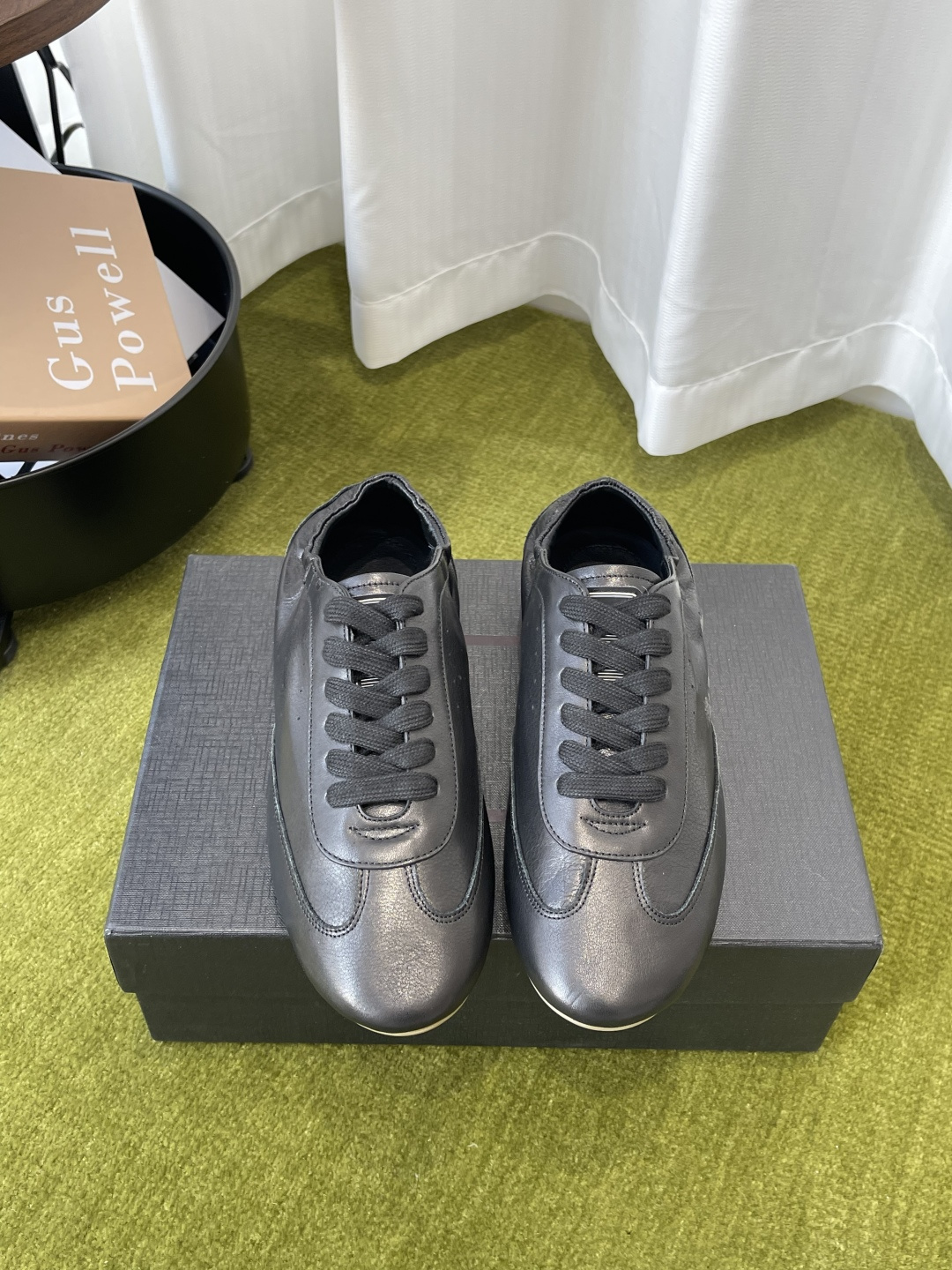 NO:722103,SAINT LAURENT 2026ss spring and summer new casual shoes thin-soled Forrest Gump shoes are very comfortable on the feet. The soft rubber sole is known as the feeling of stepping on clouds ~ 100% comfort. Delicate calfskin upper. The shoe shape is full of wrapping, soft and textured, and full of high-end feeling. The upper is imported first-layer calfskin, and the lining is imported mixed sheepskin. The sole is original molded soft rubber outsole.  35-40 (40 is custom-made and non-returnable), casual shoes/sports shoes, saint laurent, saint laurent, sneakers, cowhide, sheepskin19860909SAINT LAURENT 圣罗兰 2026ss春夏新款休闲鞋薄底阿甘鞋 上脚非常舒服 软胶底素有踩云感之称～舒适度百分百 细腻小牛皮鞋面 鞋型包裹感十足 柔和而有质感 高级感满满 鞋面进口头层小牛皮 内里进口混种羊皮 鞋底原版开模软橡胶大底 码数 35-40（40定做不退换）,休闲鞋/运动鞋,saint laurent,saint laurent,sneakers,cowhide,sheepskin,Women's Shoes
