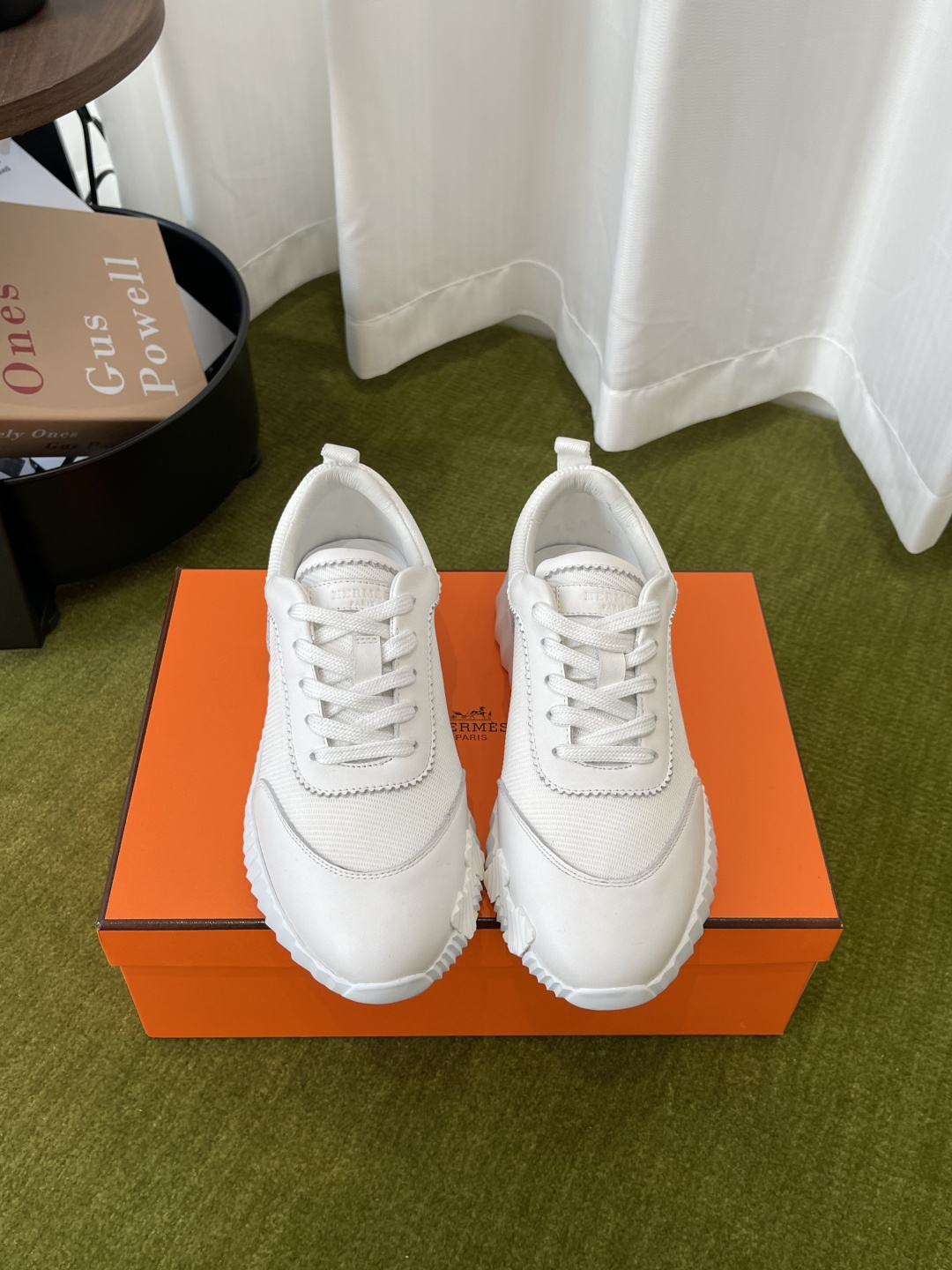 NO:722083,Top version for men and women Hermes Hermès H family classic couple's casual sports shoes Couple's casual sports dad shoes combine high-tech canvas and suede goatskin Decorated with an exaggerated 'H' letter on the rubber sole The italic design and bright colors show vitality Continue the brand design inspiration Lightly stroll in the city Feel free and comfortable The original material of the fabric Special fabric Wagyu suede Breathable mesh lining + water-dyed cow lining Outsole molded TPU + rubber foam material Bottom thickness 3CM  Size 35-46 (40 for women and 45.46 for men, custom made and non-refundable), casual shoes/sports shoes, hermes, hermes, sneakers, sheepskin, chamois leather19860909顶级版本 女男 Hermes 爱马仕H家经典情侣款 休闲运动鞋 情侣款休闲之履运动老爹鞋结合高科技帆布与麂皮山羊皮 在橡胶鞋底上饰以夸张“H”字母 斜体设计和鲜艳色彩展现活力 延续品牌设计灵感 轻盈漫步都市 感受无拘舒适 面料原版材质特殊布料和牛反绒 内里透气网布+水染牛里 大底开模TPU+橡胶发泡材质 底厚3CM 码数35-46（女40.男45.46定做不退换）,休闲鞋/运动鞋,hermes,hermes,sneakers,sheepskin,chamois leather,Women's Shoes