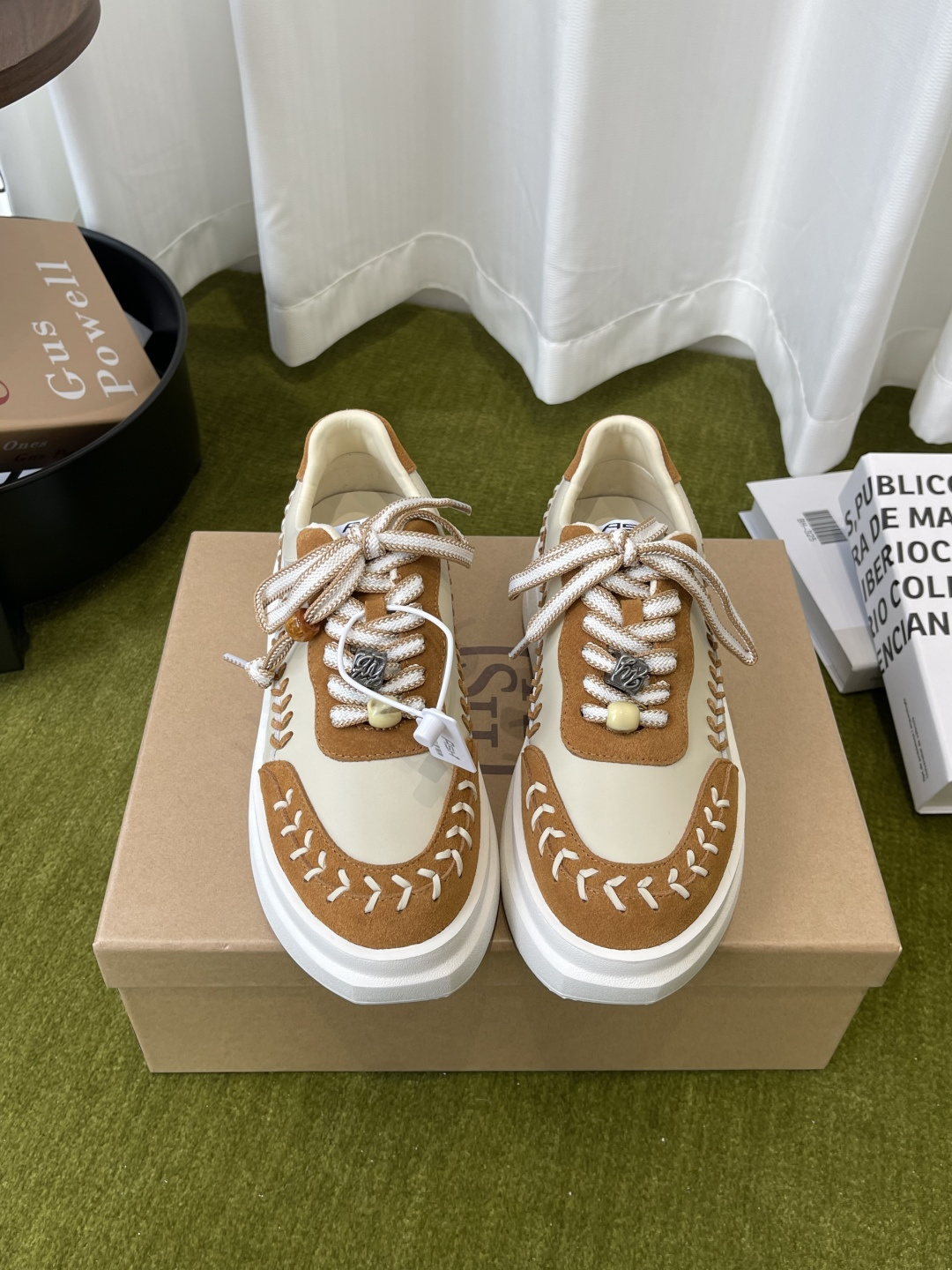 NO:725441,ASH Aixi 2026vs early spring Internet celebrity popular thick-soled woven casual shoes Warm Day Caramel 'Cloud Weaving' series Original purchase, development and production ASH is full of unique American retro style. It has a solid leather shoe body and a versatile appearance with a retro atmosphere. It is based on classic white shoes and is embellished with genuine leather weaving technology on the upper. Each hand-woven texture records the temperature of the craftsmanship. It is loved by many fashion celebrities. The fabric is original custom cowhide/cow leather and the lining is original custom sheepskin.  Original custom-made sheepskin for feet, original molded TPU foam combination bottom, size 35-40 (custom-made for 40, non-refundable), casual shoes/sports shoes, sneakers, cowhide, sheepskin19860909ASH艾熙 2026vs早春网红爆款厚底编织休闲鞋 暖日焦糖「云织」系列  原版购入开发 做货 ASH富有独特美式复古风格 以扎实的皮革鞋身与复古氛围的百搭外型 以经典白鞋为基础 用真皮编织工艺在鞋面点缀 每一道手工编织的纹路都记录着手艺的温度 获得许多时尚名人的喜爱 面料原版定制牛皮/牛猄 内里原版定制羊皮 垫脚原版定制羊皮 原版开模TPU发泡组合底 码数35-40（40定做不退换）,休闲鞋/运动鞋,sneakers,cowhide,sheepskin,Women's Shoes