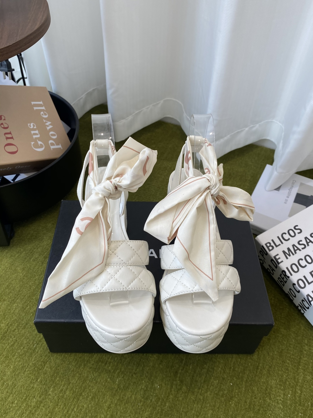 NO:747874,CHANEL Chanel's latest summer platform thick-heeled sandals. The upper is made of Yangjing embroidery. It feels comfortable on the feet. Fashionable and versatile. The upper is made of sheepskin (satin). The lining is mixed sheepskin. The original molded rubber outsole. Size: 35-41 (40 and 41 are customized and non-refundable), high-heeled sandals, chanel, chanel, sandals, high heels, sheepskin, silk fabric, sheepskin.19860909CHANEL香奈儿 最新款夏季 防水台粗跟凉鞋 鞋面采用了羊京刺绣 脚感舒适 时尚百搭 鞋面进囗羊皮（绸缎） 内里混种羊皮 原版开模橡胶大底 码数: 35-41（40、41定做不退换）,高跟鞋凉鞋,chanel,chanel,sandals,high heels,sheepskin,silk fabric,sheep,Women's Shoes