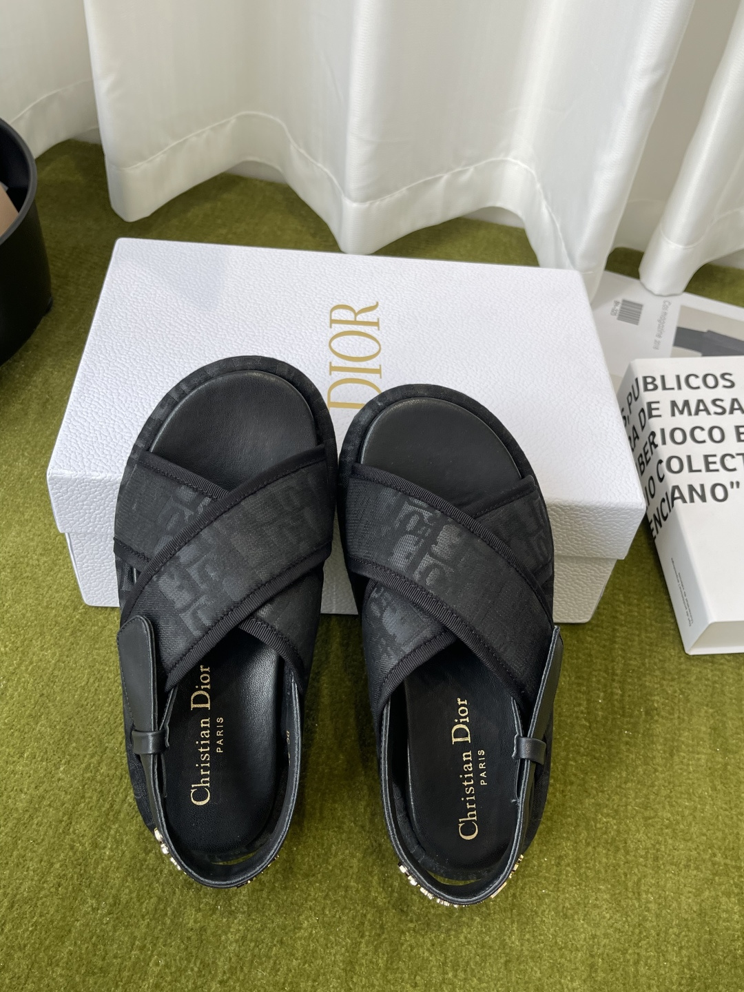 Dior Dior迪奥 2026春夏最新款 厚底凉拖 夏天 楦型调试N次 这款上脚绝对Vintage 风味十足 厚底设计妥妥的增高神器 logo五金扣点缀 品牌感拉满 鞋面进口小牛皮 内里混种羊皮 开模大底 41定做不退换