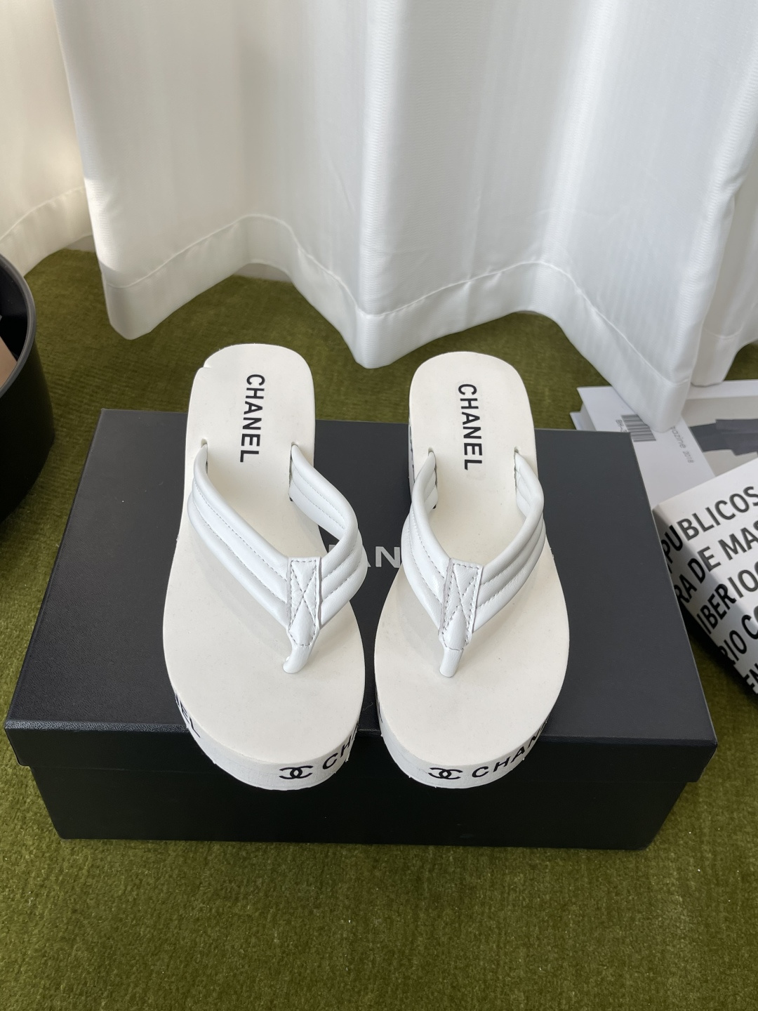 NO:748099,CHANEL Chanel 26ss spring and summer popular sponge cake sandals series CHANEL sponge cake flip-flops imported EVA rubber and plastic rocking non-slip thick sole 2026 summer new dark horse item fashion bloggers at home and abroad have put on the show, popular on social platforms at home and abroad. Fashionistas must invest, spend a lot of money to open molds to create ingenious craftsmanship, accurately restore every detail, original molding EVA rubber and plastic integrated molding code number 36-39 (40  41 42 custom-made), split-toe shoes, chanel, chanel19860909CHANEL 香奈儿 26ss春夏爆款松糕凉拖系列  CHANEL松糕夹趾人字拖 进口EVA橡塑 摇摇防滑厚底 2026夏季新款黑马单品 海内外时尚博主纷纷上脚大秀 火遍海内外社交平台 时尚达人必入款,重金开模打造 匠心工艺 精准还原每个细节 原版开模EVA橡塑一体成型 码数36-39（40 41 42订做）,分趾鞋,chanel,chanel,Women's Shoes