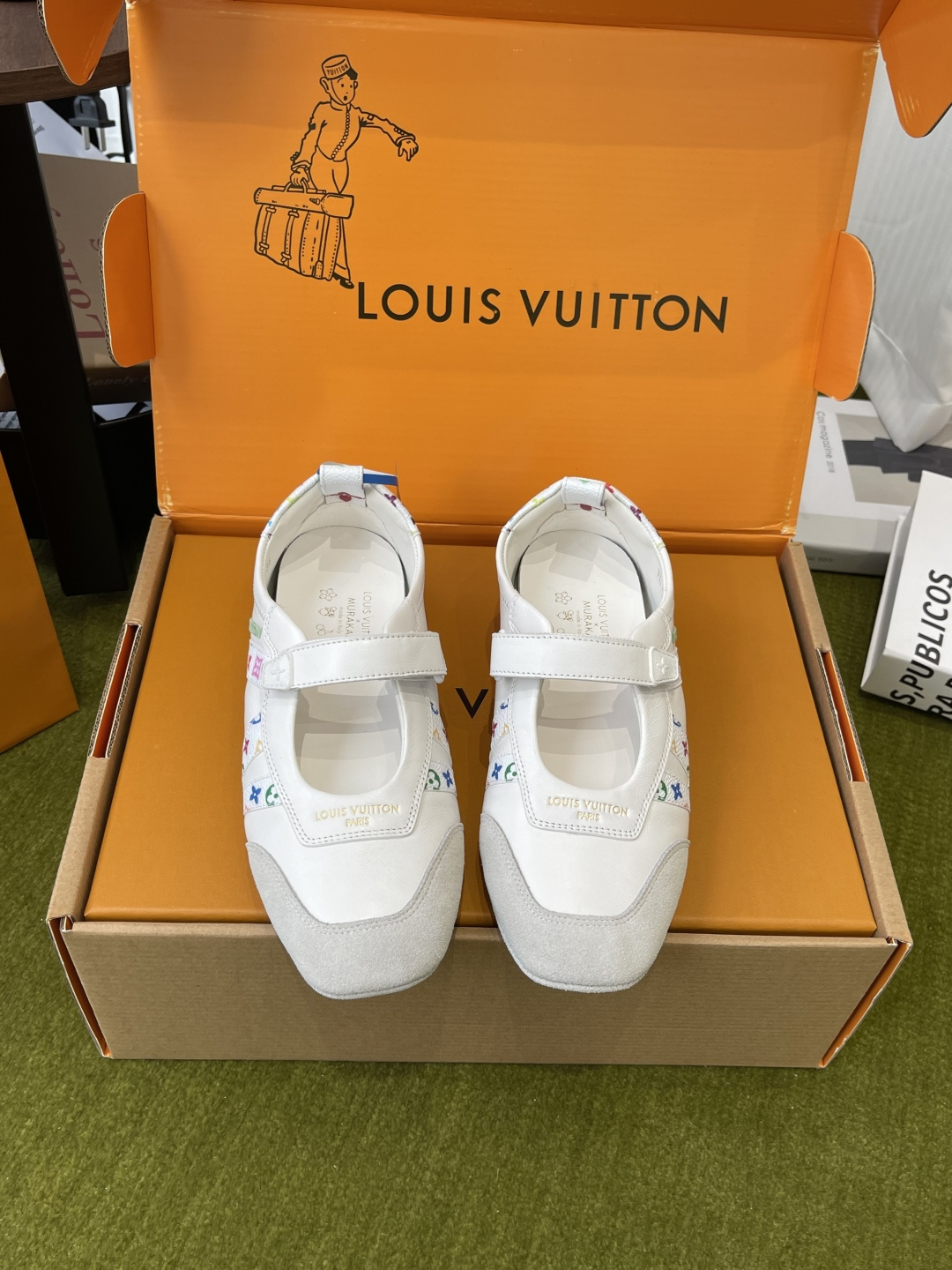 NO:750914,Top version Louis Vuitton Louis Vuitton Sneakerina series ballet sneakers moral training shoes Sneakerina ballet style sneakers are made of silky suede cow leather to create smooth lines. They have the light structure of ballet shoes and the comfortable texture of sneakers. LV logo on the side. Monogram canvas back strap with rich details. Sacchetto craftsmanship and TPU outsole. Upgraded soft wearing experience. Match as you like. Fabric Original custom imported first-grain cowhide. Lining  Original molded outsole in custom breathable mesh Injection TPU material Size: 35-41 (customized for women 40.41), casual shoes/sports shoes, louis vuitton, louis vuitton, louis vuitton, sneakers, cowhide19860909顶级版本 Louis Vuitton路易威登 Sneakerina系列 芭蕾运动鞋 德训鞋 Sneakerina 芭蕾风运动鞋以丝滑绒面牛皮革塑造流畅线条 兼具芭蕾舞鞋的轻盈构型和运动鞋的舒适质感 侧面 LV 标识Monogram 帆布后袢带丰富细节 Sacchetto 工艺和 TPU 外底升级轻柔穿着体验 随意搭配 面料 原版定制进口头层牛皮 内里 原版定制透气网里原版开模大底 注塑TPU材质 码数: 35-41（女40.41定做）,休闲鞋/运动鞋,louis vuitton,louis vuitton,louis vuitton,sneakers,cowhide,Women's Shoes