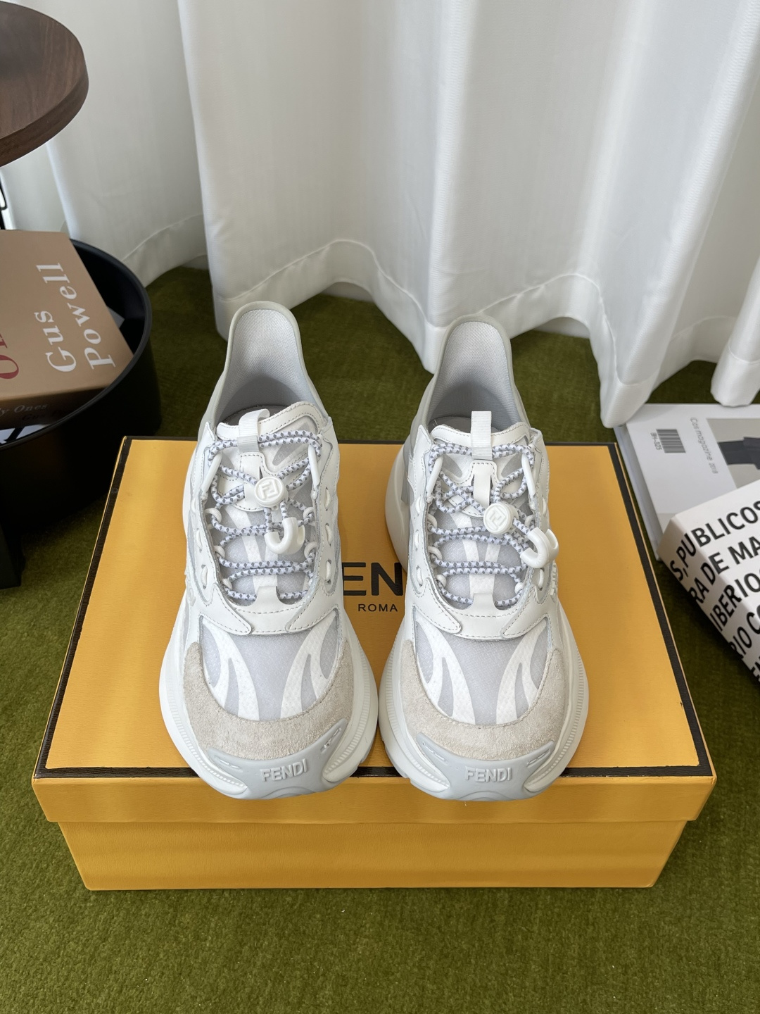 NO:758444,FENDI Fendi 26ss spring and summer latest model F-Light series Thick sole Casual sports shoes Running shoes Couple style Low-top sports shoes with elastic laces Made of cow leather and mesh Material of the same color corrugated shoe tops Hiking laces and emergency stop fasteners decorated with customized FF pattern Decorated with three-dimensional rubber logo appliqués on one side Same-color ultra-light rubber thick soles Decorated with embossed F pattern on the edge The fabric is made of original custom fabric/cow leather  Inner foot pads, breathable mesh, soles, original customized foam TPU outsole, size 35-44 (40 for women, 45 for men, custom-made, non-returnable), casual shoes/sports shoes, fendi, fendi, sneakers, cowhide19860909FENDI 芬迪 26ss春夏最新款 F-Light系列 厚底 休闲运动鞋 跑鞋 情侣款 松紧鞋带低帮运动鞋 牛皮革和网眼布材质 同色系波状鞋提 登山鞋带和饰有定制FF图案的急停扣件 一侧饰有三维橡胶标志贴花 同色系超轻橡胶厚鞋底 边缘饰有凸纹F图案 面料采用原版定制织物/牛皮 内里垫脚透气网 鞋底原版定制发泡TPU大底 码数35-44（女40 男45定做不退换）,休闲鞋/运动鞋,fendi,fendi,sneakers,cowhide,Women's Shoes