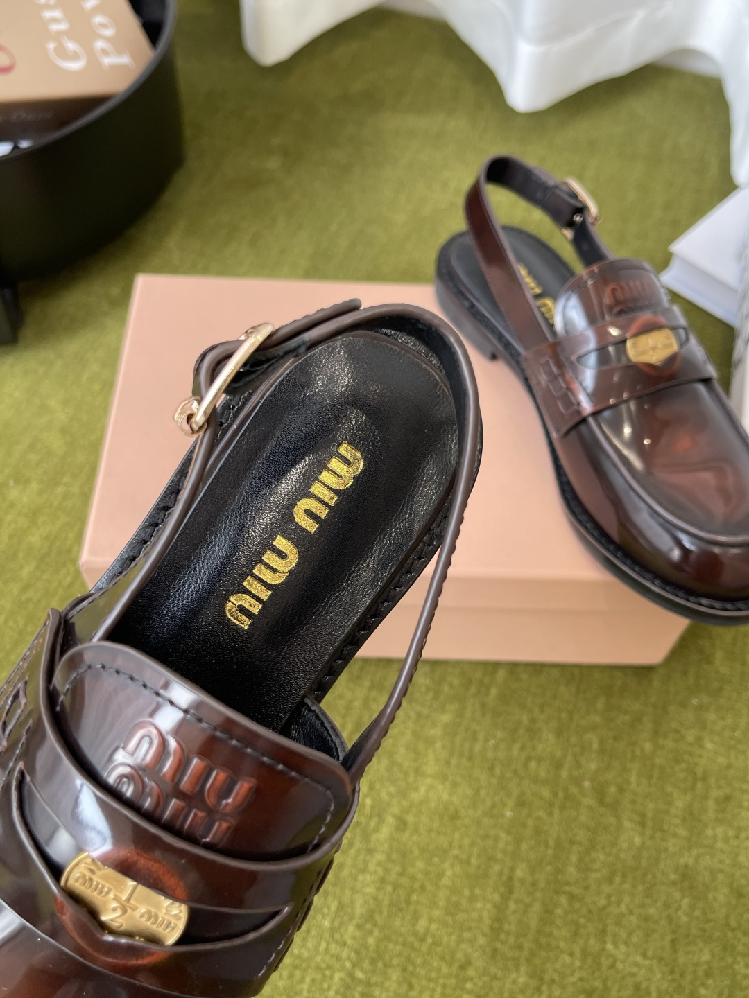 Miu Miu MiuMiu 缪缪 2026ss春夏新款 钱币乐福鞋 后空半包凉鞋