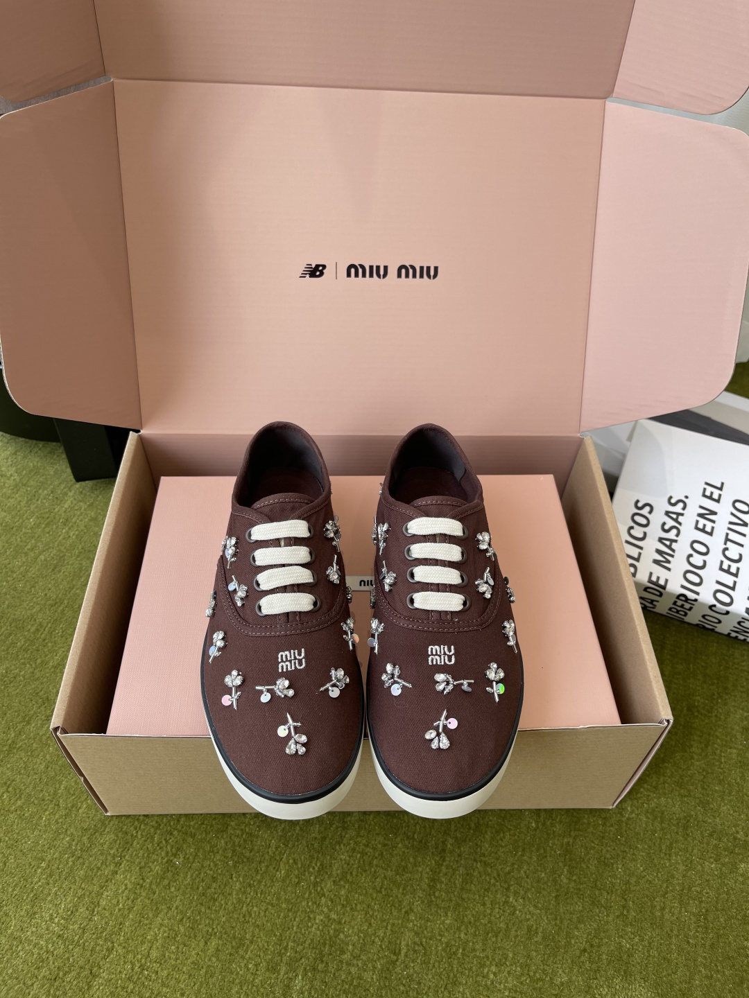 Miu Miu Miu 缪缪 26ss早春最新款 水钻 刺绣帆布鞋