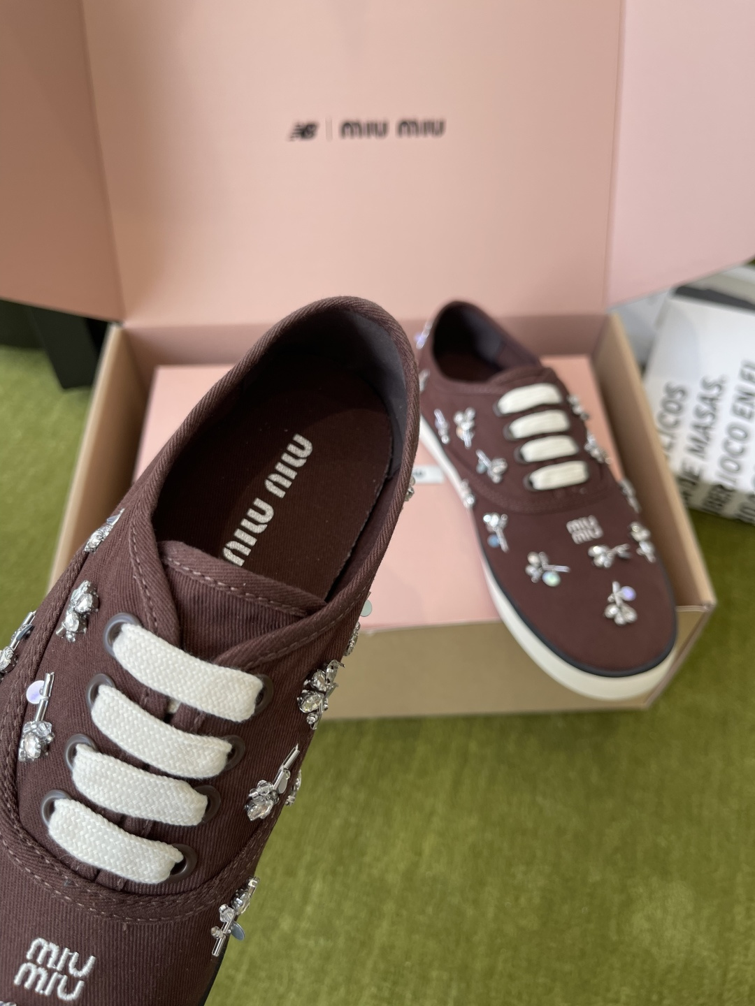 Miu Miu Miu 缪缪 26ss早春最新款 水钻 刺绣帆布鞋