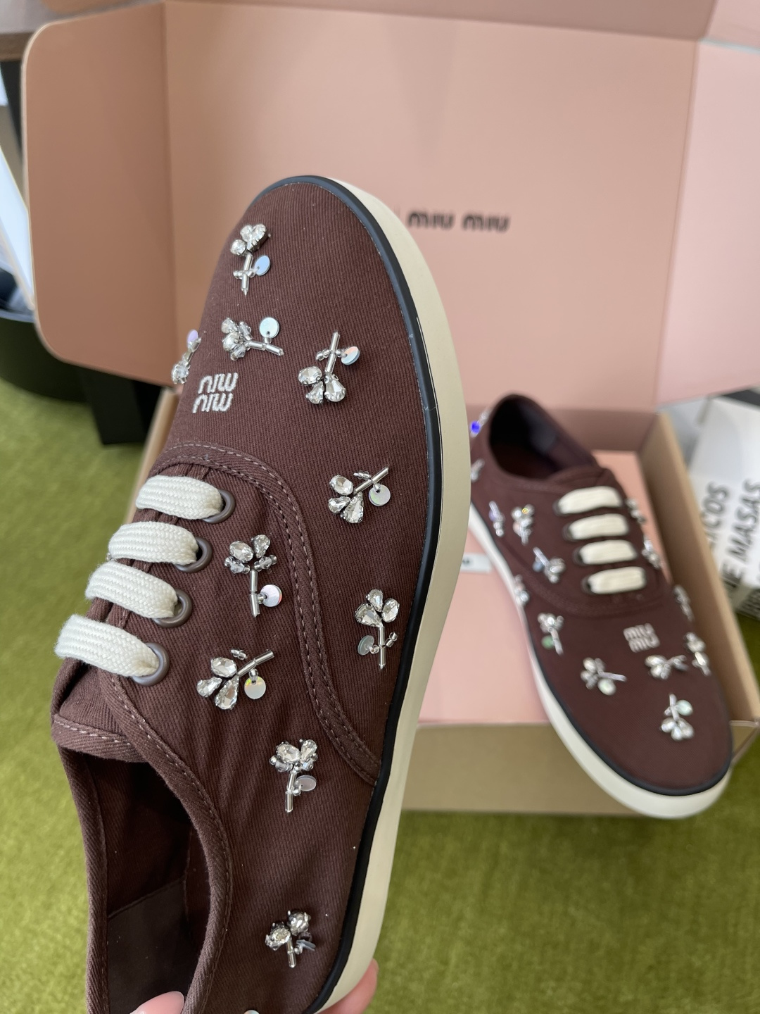 Miu Miu Miu 缪缪 26ss早春最新款 水钻 刺绣帆布鞋