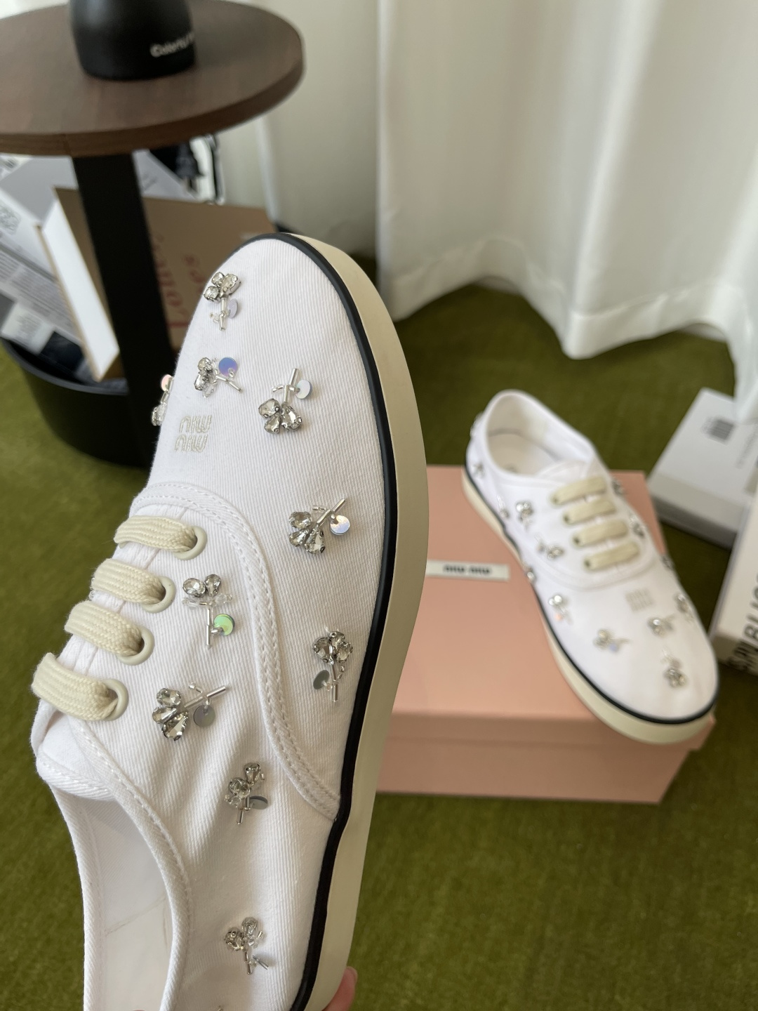 Miu Miu Miu 缪缪 26ss早春最新款 水钻 刺绣帆布鞋