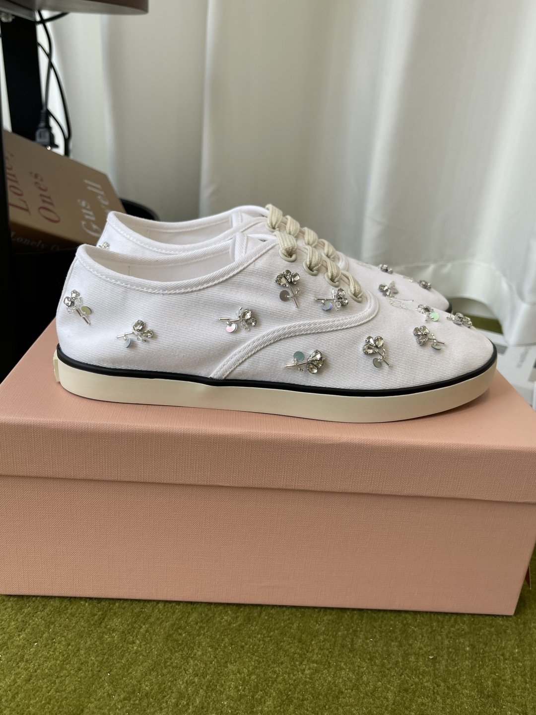 Miu Miu Miu 缪缪 26ss早春最新款 水钻 刺绣帆布鞋