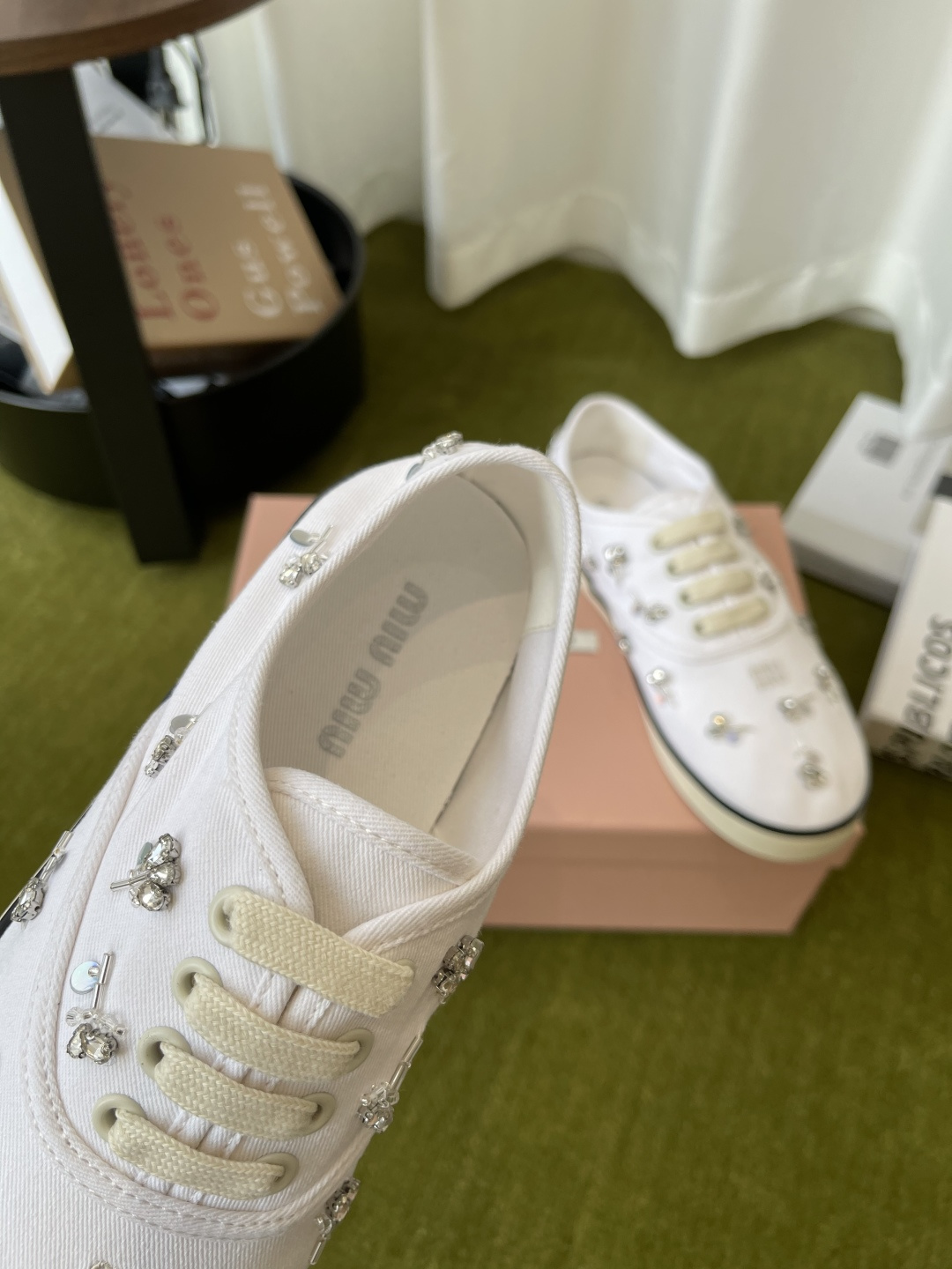 Miu Miu Miu 缪缪 26ss早春最新款 水钻 刺绣帆布鞋