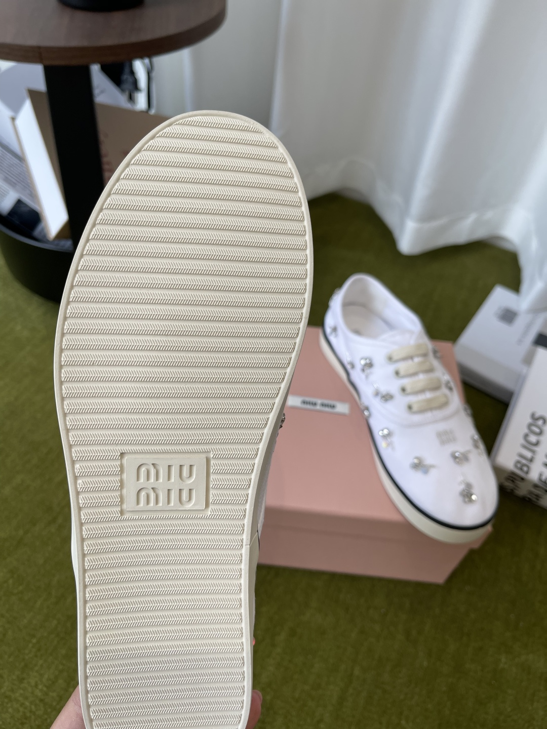 Miu Miu Miu 缪缪 26ss早春最新款 水钻 刺绣帆布鞋