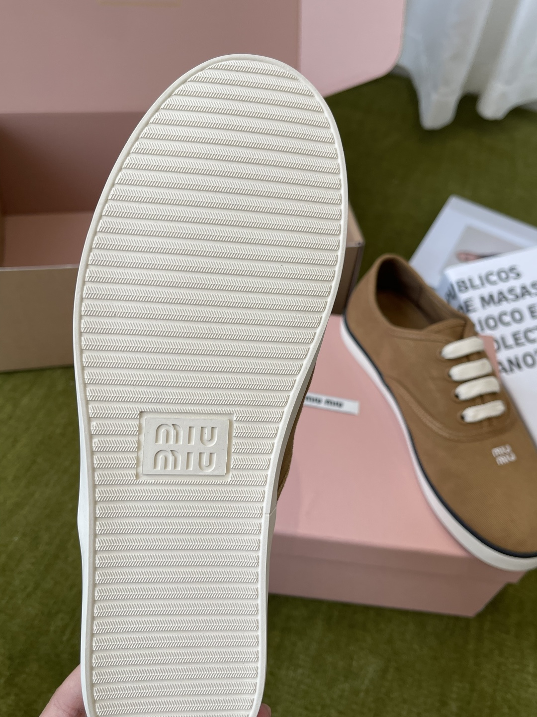 Miu Miu Miu 缪缪 26ss早春最新款 刺绣帆布鞋