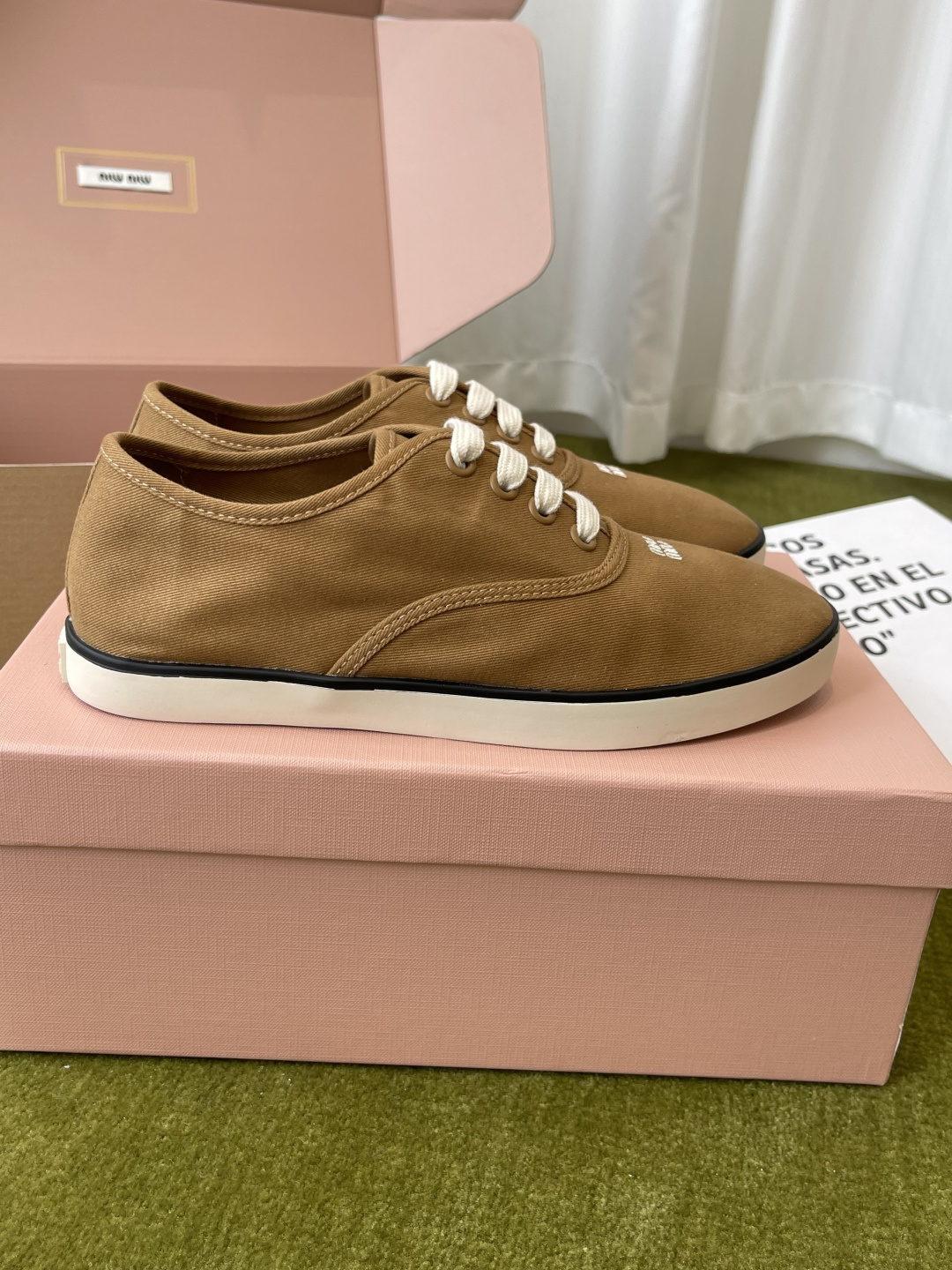 Miu Miu Miu 缪缪 26ss早春最新款 刺绣帆布鞋