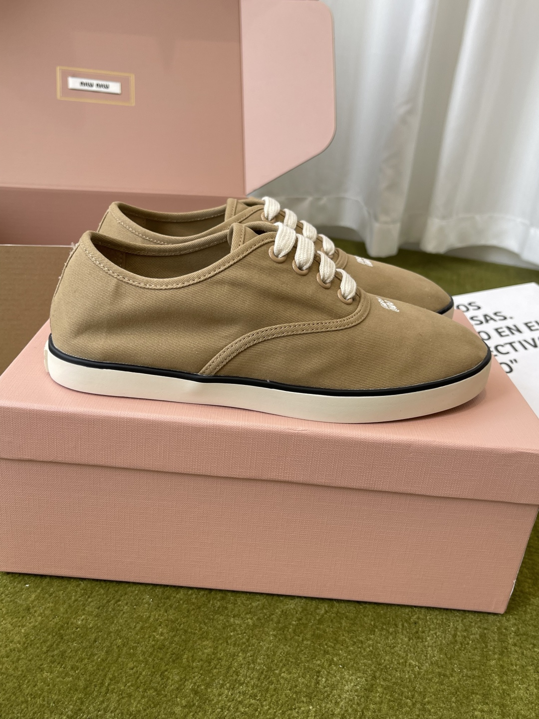 Miu Miu Miu 缪缪 26ss早春最新款 刺绣帆布鞋