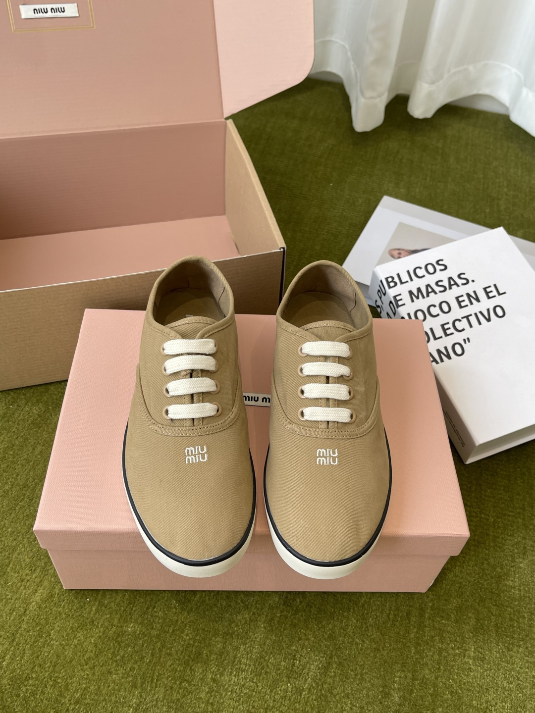 Miu Miu Miu 缪缪 26ss早春最新款 刺绣帆布鞋