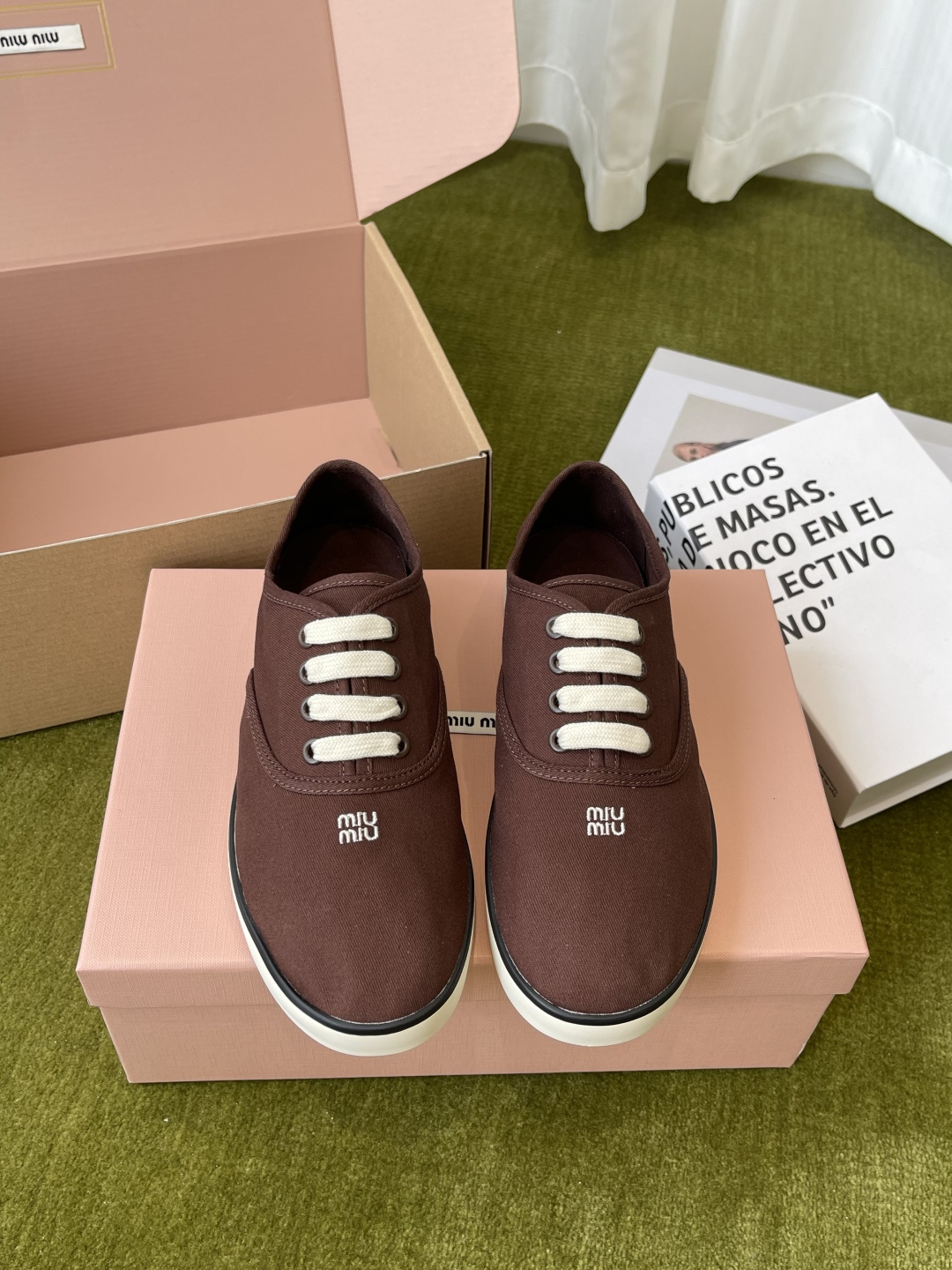 Miu Miu Miu 缪缪 26ss早春最新款 刺绣帆布鞋