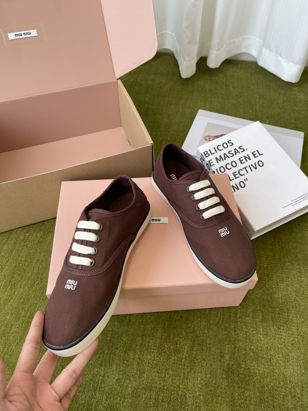 Miu Miu Miu 缪缪 26ss早春最新款 刺绣帆布鞋