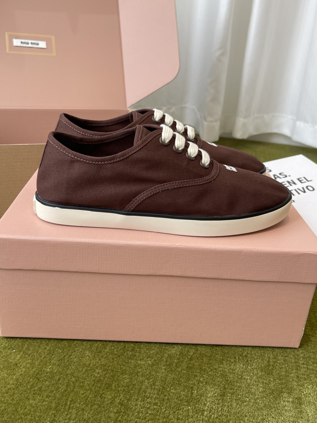 Miu Miu Miu 缪缪 26ss早春最新款 刺绣帆布鞋