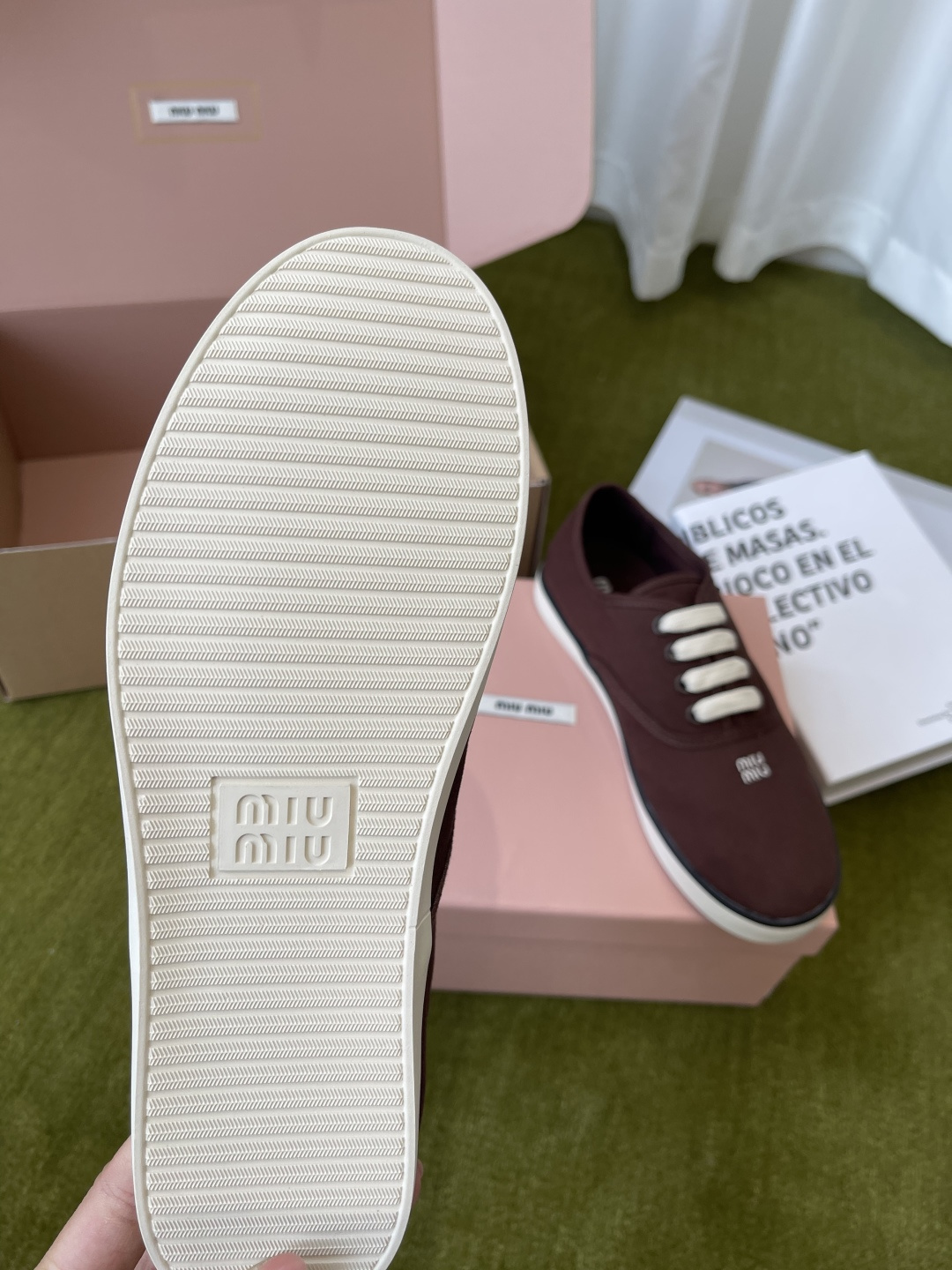 Miu Miu Miu 缪缪 26ss早春最新款 刺绣帆布鞋