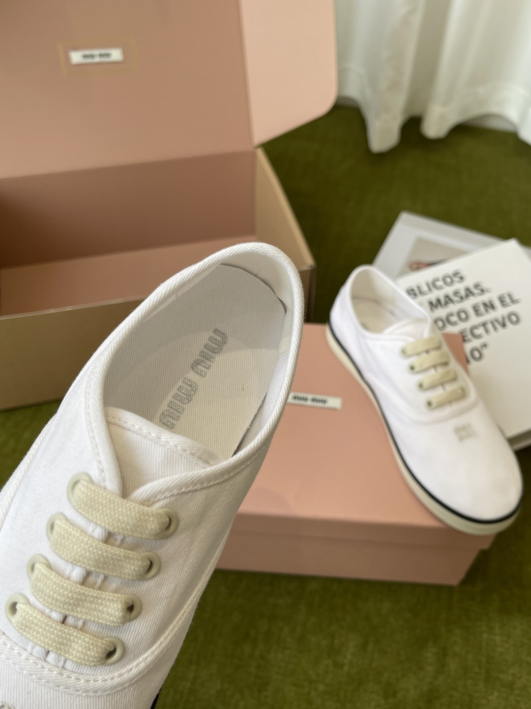 Miu Miu Miu 缪缪 26ss早春最新款 刺绣帆布鞋