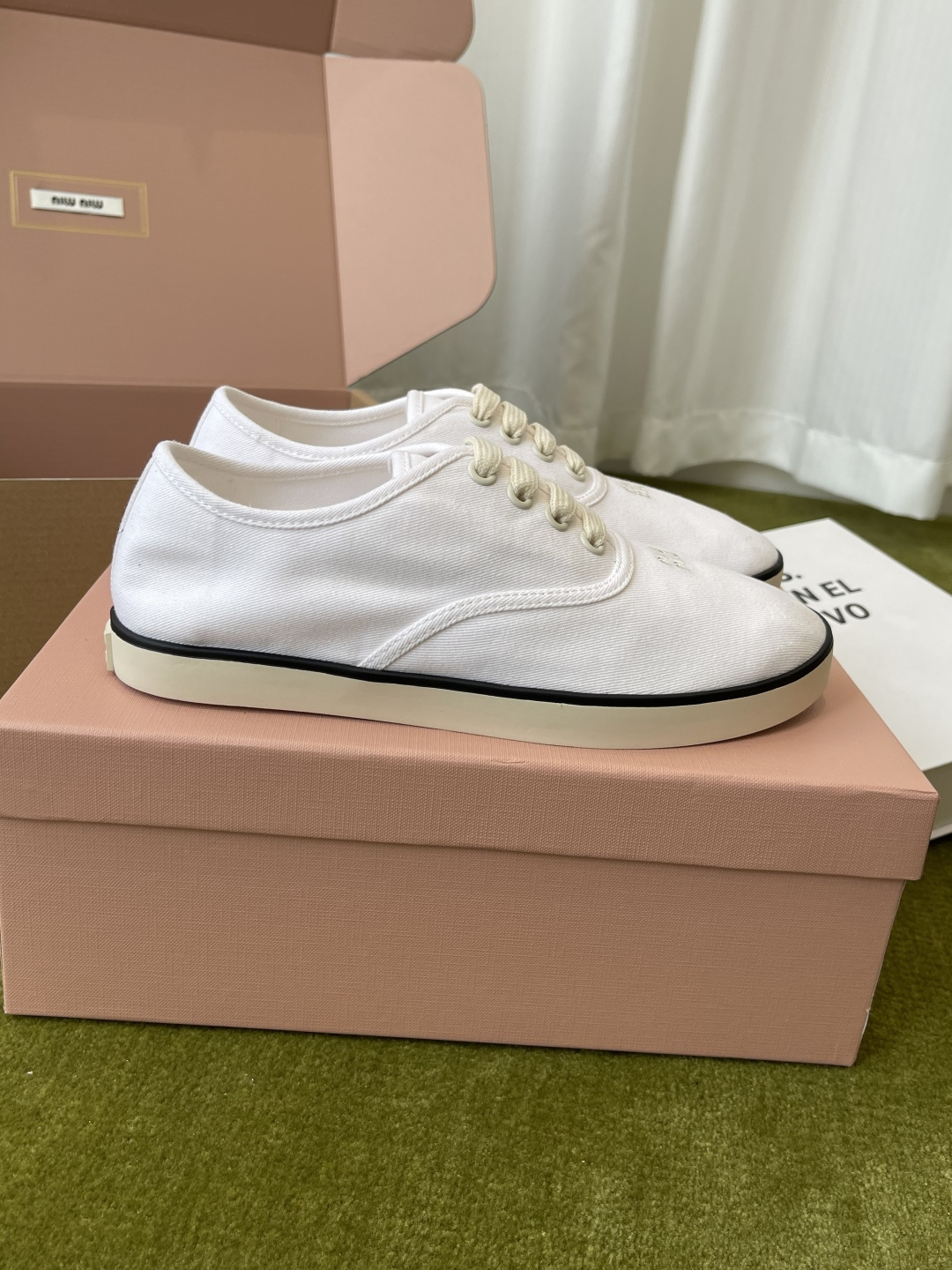 Miu Miu Miu 缪缪 26ss早春最新款 刺绣帆布鞋