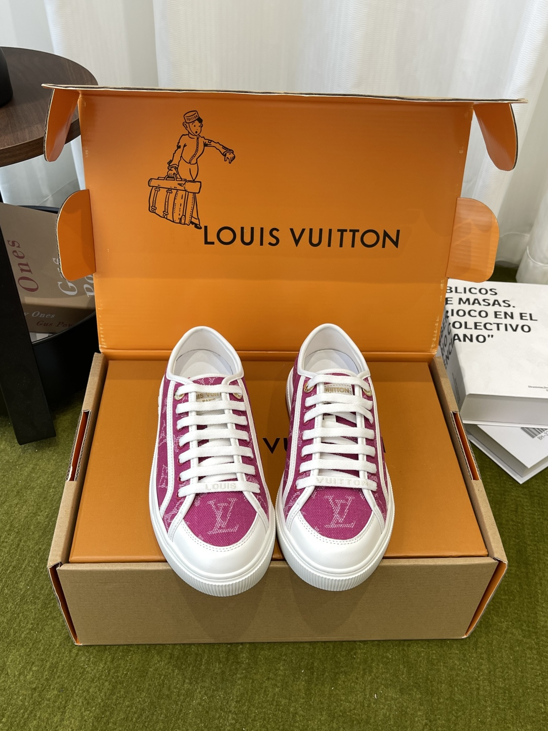 NO:783851,Louis Vuitton Louis Vuitton's latest LAGOON casual sneakers and sneakers. Lagoon sneakers are made of Monogram denim, which injects a retro flavor into the classic design. The leather trim embodies the Louis Vuitton logo. Inscribed eyelets, trim and laces highlight the exquisite details. Rubber outsole decorated with Monogram flowers. Size: 35-39 (40.41 custom-made), casual shoes/sneakers, louis vuitton, louis  vuitton,sneakers19860909Louis Vuitton 路易威登 最新款LAGOON 休闲板鞋 运动鞋  Lagoon 运动鞋取材 Monogram 丹宁布 为经典设计注入复古气息 皮革饰边跃现路易威登标识 铭纹孔眼 镶边和鞋带彰显考究细节 点缀 Monogram 花卉的橡胶外底 码数:35-39（40.41定做）,休闲鞋/运动鞋,louis vuitton,louis vuitton,sneakers,Women's Shoes
