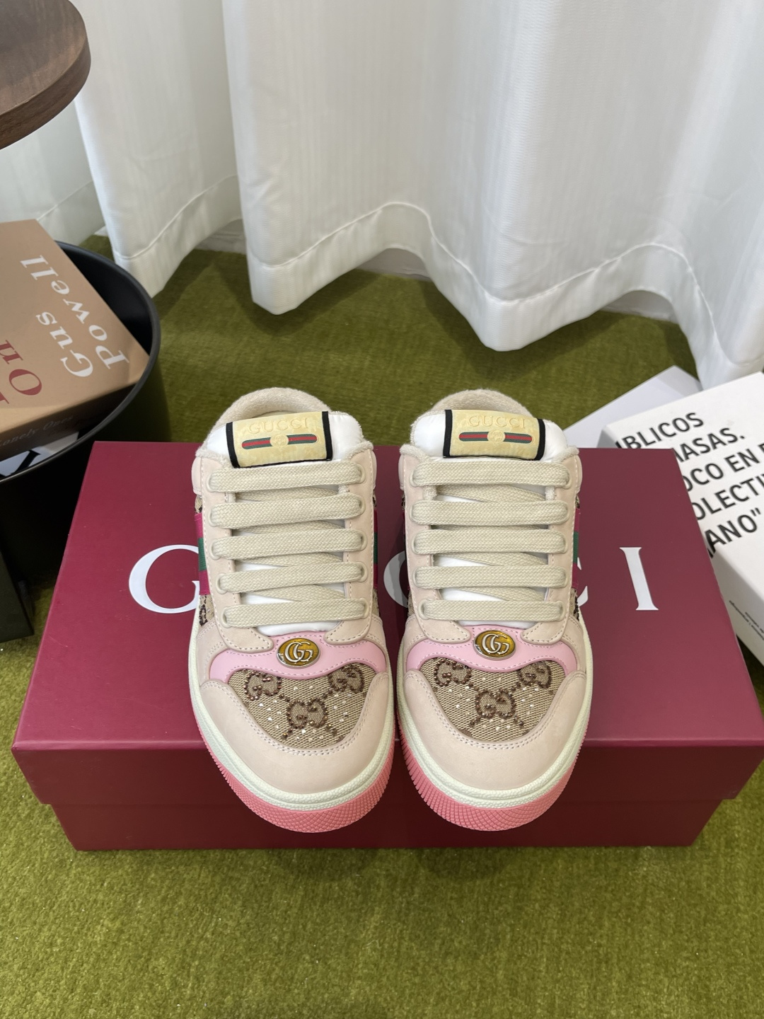 NO:784238,Women's Gucci Gucci Latest Color Screener Series Dirty Shoes Casual Sports Shoes Rhinestones Half Flip Flops This Screener series sports shoes are crafted using hand-made gradient silk printing technology. Drawing inspiration from the inkjet effect, a new eye-catching design is decorated with red and green webbing on the side. Cleverly embellished with Gucci retro logo labels. The fabric is original imported first-layer cowhide. The lining is original customized terry velvet lining. Original open-molded TPU outsole. Size:  Women's 35-40 (40 custom-made), casual shoes/sports shoes, gucci, gucci, sneakers, cowhide19860909女款Gucci古驰 最新配色 Screener系列 脏脏鞋休闲 运动鞋 水钻 半拖 这款Screener系列运动鞋匠心选用手工渐变绢印印花工艺 从喷绘效果中汲取灵感 焕新呈献亮眼设计 侧面饰红绿织带 巧妙点缀Gucci复古标识标签 面料原版进口头层牛皮 内里原版定制毛巾绒里 原版开模TPU大底 码数: 女款35-40（40定做）,休闲鞋/运动鞋,gucci,gucci,sneakers,cowhide,Women's Shoes