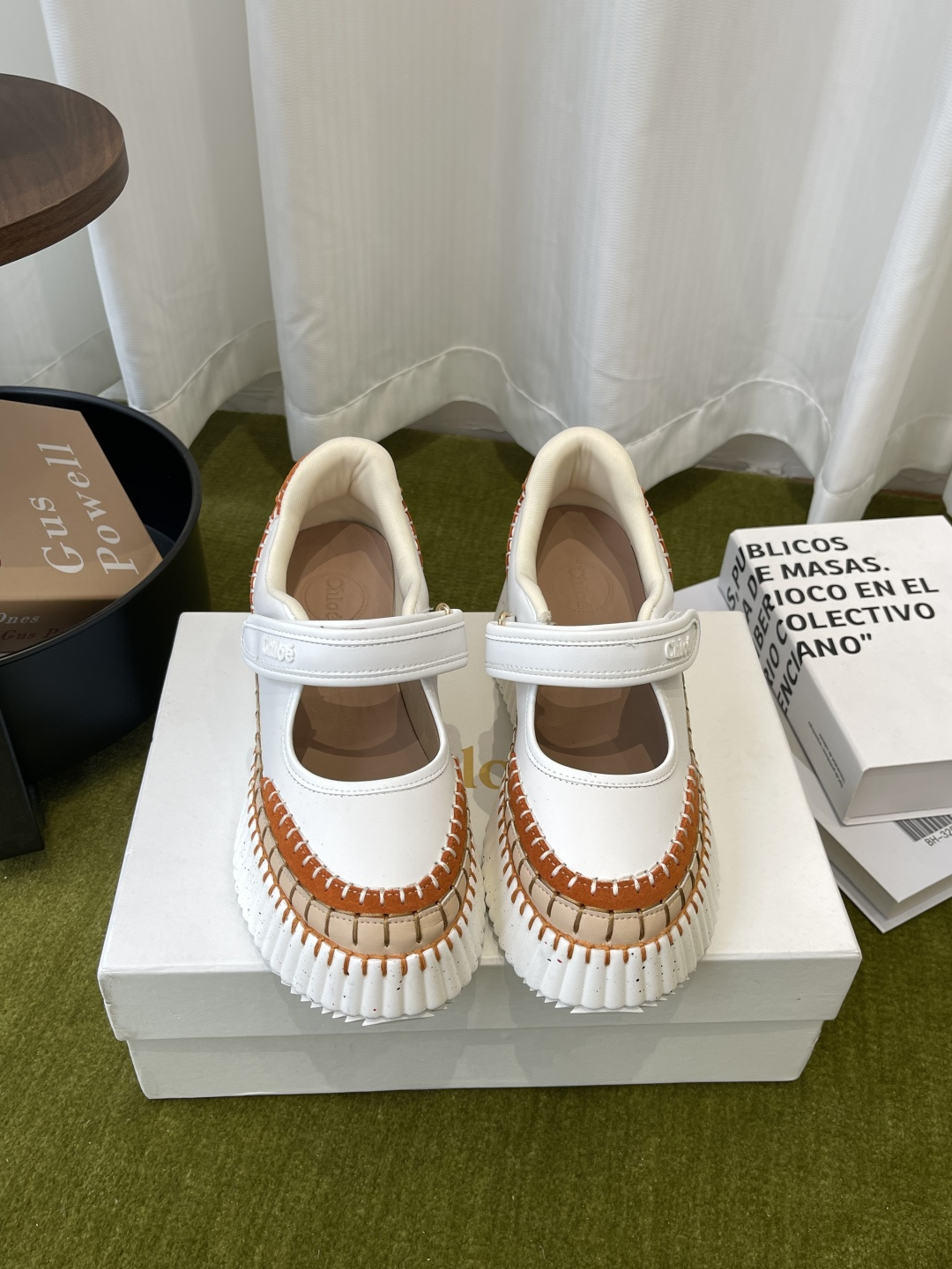 NO:785267,Chloe 2026 spring and summer new styles, counter synchronization, new sports shoes, popular in the entire fashion circle, multi-color and variety. The fabric is made of imported cowhide, which is refreshing and breathable and does not stink the feet. Fashionable and simple style, goddesses love it, beautiful. Ultra-light rubber foam vacuum outsole. Comfortable size 35-42 (41.42 custom-made), Mary Jane, chloe, loewe, mary  jane,sneakers,cowhide19860909Chloe 蔻依 2026春夏新款 专柜同步 新款运动鞋 风靡整个时尚圈以来 多色多款 这款面料使用进口牛皮质地清爽透气不焖脚 时尚简约范儿 女神都爱 美翻啦 超轻橡胶发泡抽真空大底 舒适得不要不要的码数35-42码（41.42定做）,玛丽珍,chloe,loewe,mary jane,sneakers,cowhide,Women's Shoes