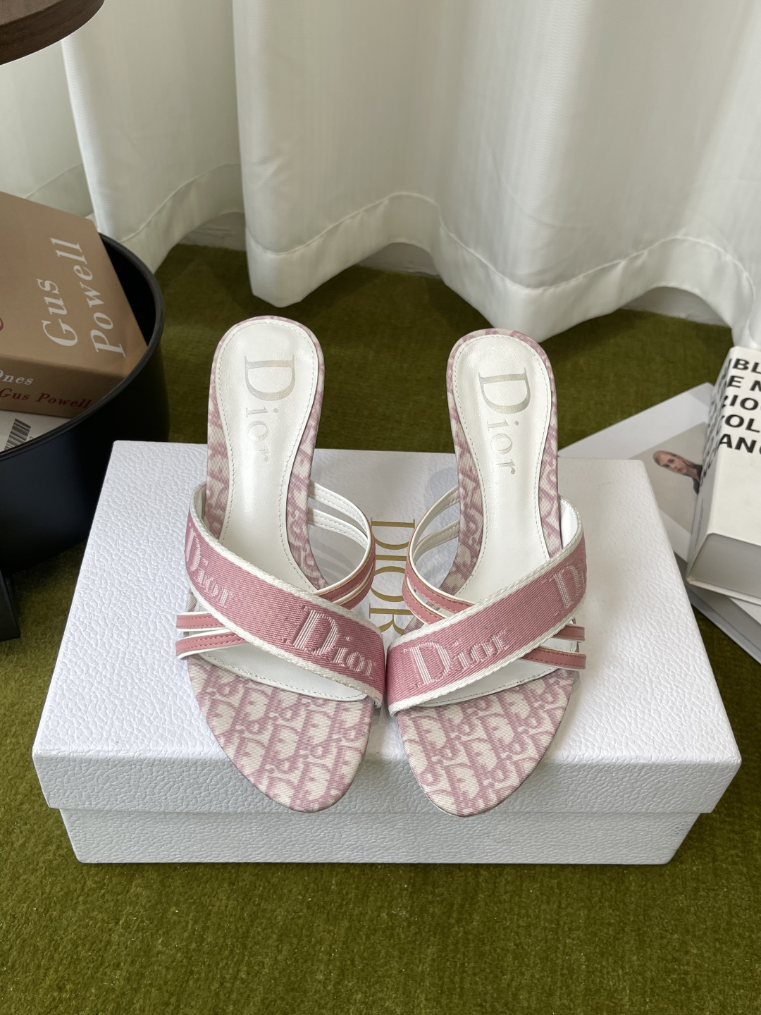 NO:815280,Dior Dior 2026ss summer new style medieval high-heeled slippers are full of princess style. The color is very flattering to the skin tone. Charming retro beauty. A must-have item for summer. Whether it is for work or daily wear, it is absolutely full of freshness. Upper electric embroidery process/sheepskin, lining sheepskin lining, imported Italian genuine leather outsole, heel height 8.5cm, size 35-39 (34 40 41)  42 Customized (non-refundable), high heels and slippers, dior, dior, high heels, slippers, sheepskin, Leather soles19860909Dior 迪奥 2026ss夏季新款中古高跟拖鞋公主范十足 颜色非常抬肤色 迷人的复古美感 夏季必备单品 无论是上班还是平时穿着绝对是满满的清新感 鞋面电绣工艺/羊皮 内里羊皮内里 进口意大利真皮大底 跟高8.5cm 码数35-39（34 40 41 42定做不退换）,高跟鞋拖鞋,dior,dior,high heels,slippers,sheepskin,Leather soles,Women's Shoes
