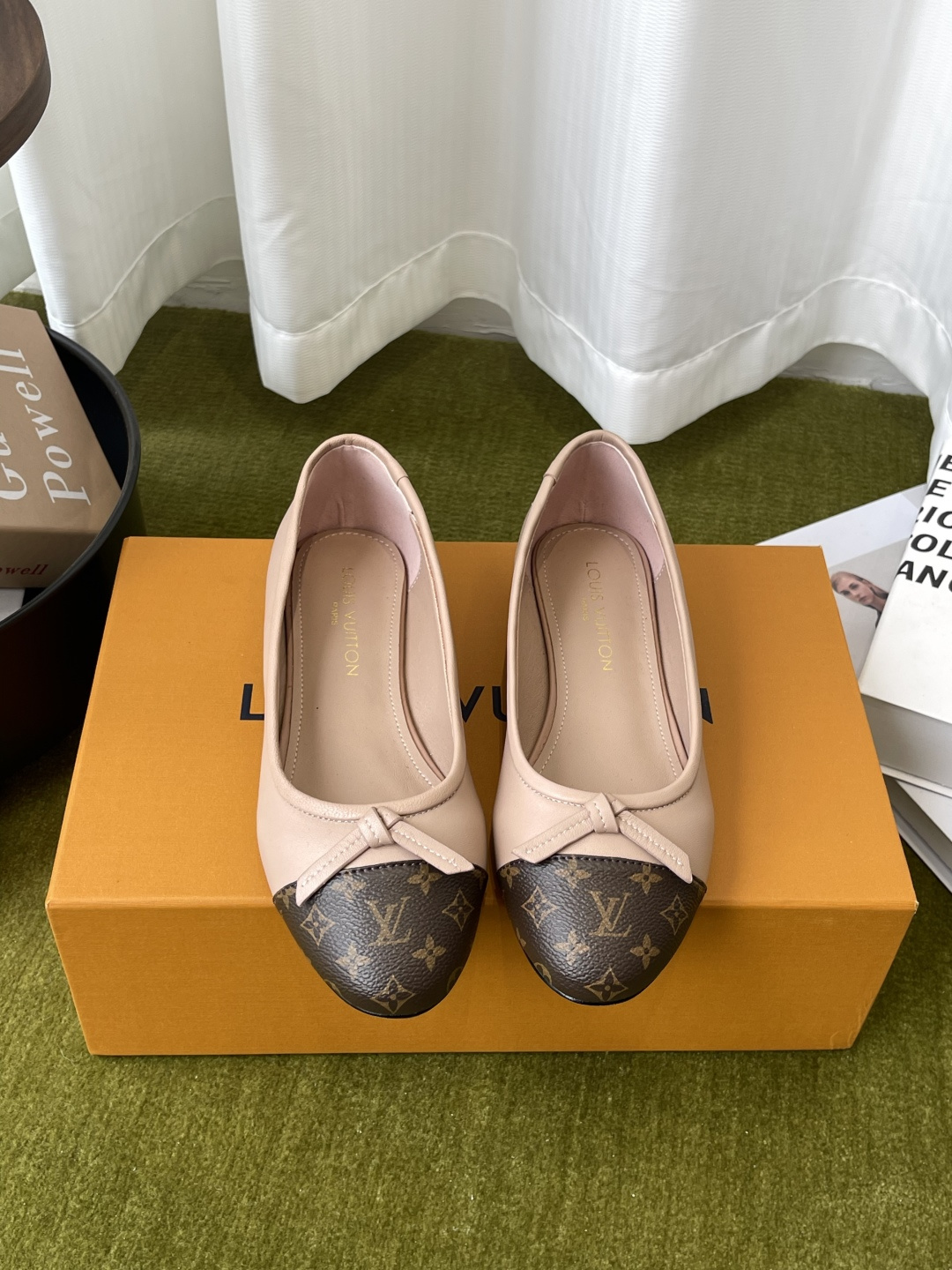NO:817607,Louis Vuitton Louis Vuitton 26Bella spring and summer latest model Mary Jane shoes, simple and exquisite, full of high-end feeling, full of elegance, super good-looking on the feet, full of summer shoes, classic Monogram floral letter pattern, highly recognizable, retro and fashionable flat design, daily commuting, comfortable and easy to wear, original custom cowhide leather upper, sheepskin lining, Italian imported genuine leather outsole, size 35-41 (40)  41 Customized (non-refundable), ballet shoes, louis vuitton, louis vuitton, mary jane, cowhide, sheepskin, Leather soles19860909Louis Vuitton 路易威登 26Bella春夏最新款 玛丽珍单鞋  简约精致高级感满满 尽显优雅气质 上脚超好看 拉满了夏日美鞋 经典Monogram花卉字母图案 辨识度超高 复古又时髦平底设计 日常通勤 舒适好穿 鞋面原版定制牛皮 内里羊皮内里 意大利进口真皮大底 码数35-41（40 41定做不退换）,芭蕾舞鞋,louis vuitton,louis vuitton,mary jane,cowhide,sheepskin,Leather soles,Women's Shoes
