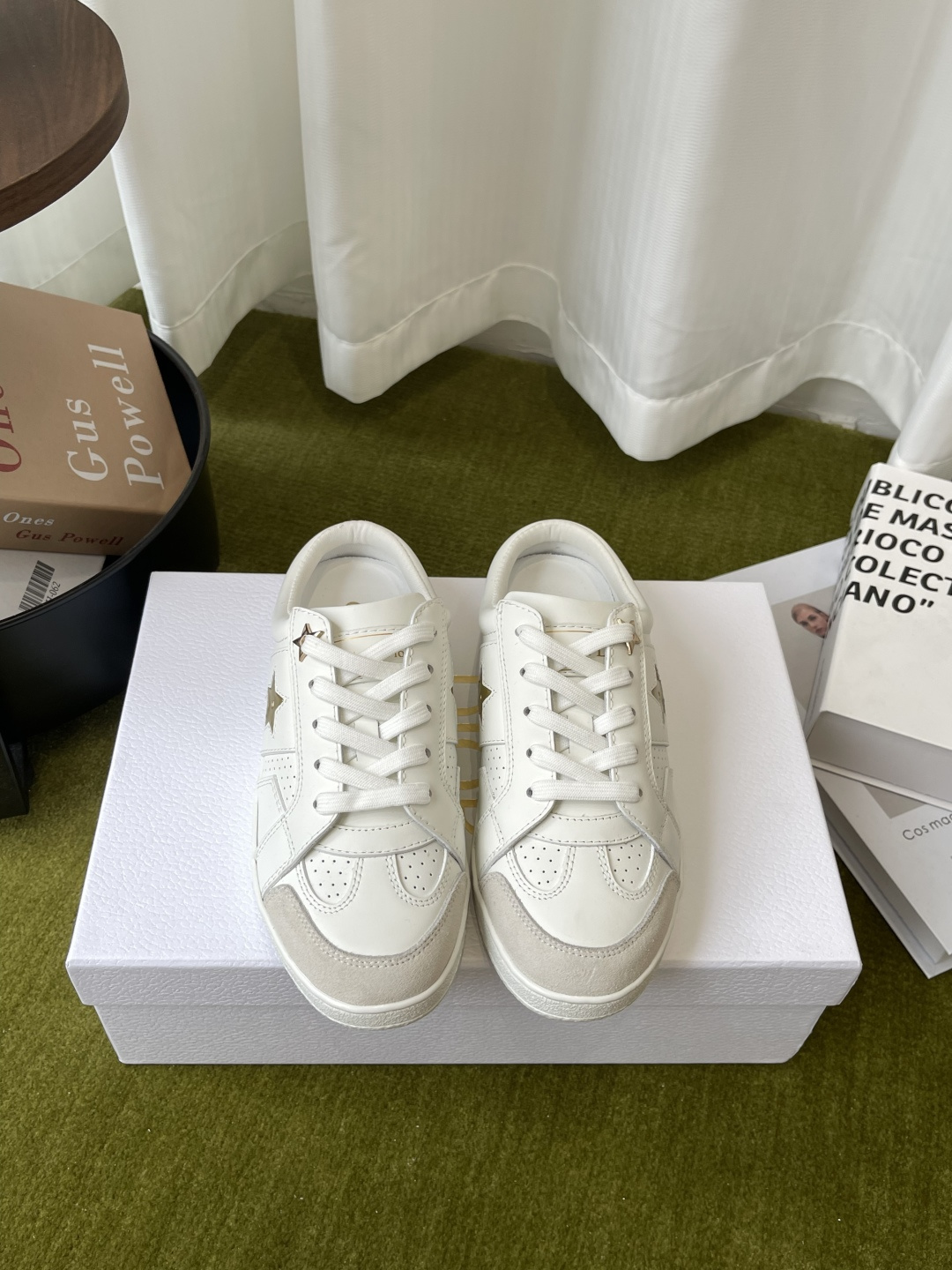 NO:819473,Dior Dior 26ss spring and summer series thick-soled casual half-slip shoes. This CD sneaker is a new classic item. It is comfortable and elegant. It is carefully made of white cow leather and decorated with a golden CD logo. It is equipped with a thin sole to create a light wearing feeling. It can be matched with casual items of all seasons to create a refined look. The upper is made of original calfskin and the lining is sheepskin. The original open-molded rubber outsole. Size 35-41 (40)  41 customized), casual shoes/sports shoes, dior, dior, sneakers, cowhide, sheepskin19860909Dior 迪奥 26ss春夏系列厚底休闲半拖 小白鞋 这款cd运动鞋为新款经典单品 舒适高雅 采用白色牛皮革精心制作 饰以金色调CD标志 搭配薄鞋底 营造轻盈穿着感受 可与各季休闲单品搭配 打造精致造型 鞋面采用原版小牛皮 内里垫脚羊皮 原版开模橡胶大底 码数35-41（40 41定做）,休闲鞋/运动鞋,dior,dior,sneakers,cowhide,sheepskin,Women's Shoes