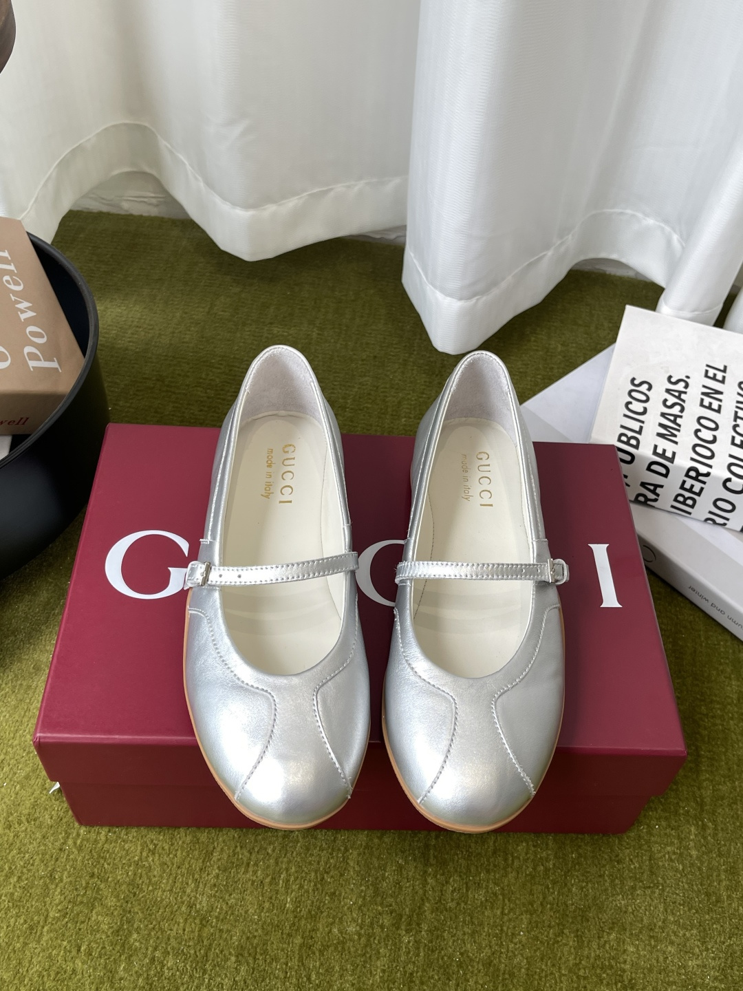 NO:870662,Gucci Gucci 26ss Shift series women's ballet shoes Mary Jane shoes Gucci Shift series is newly launched. The lightweight design reinterprets sports style. The neat silhouette adds a sense of freedom. Exquisite texture is highlighted when moving. The webbing detail is like an endless ribbon running through the entire design. The side stitching details add the finishing touch. Developed one to one from the original version. Washed effect cowhide upper. Two-color Tpu outsole. Size 35-41 (40)  41customized),mary jane,gucci,gucci,mary jane,cowhide19860909Gucci 古驰 26ss Shift系列女士芭蕾舞鞋玛丽珍单鞋 Gucci Shift系列全新上市 轻盈设计焕新诠释运动风尚 利落廓形更添自在本色 行动间彰显精致质感 织带细节宛如一道延绵不绝的饰带贯穿于整个设计 侧边缝线细节增添点睛之笔 原版一比一开发 水洗效果牛皮鞋面 双色Tpu大底 码数35-41（40 41定做）,玛丽珍,gucci,gucci,mary jane,cowhide,Women's Shoes