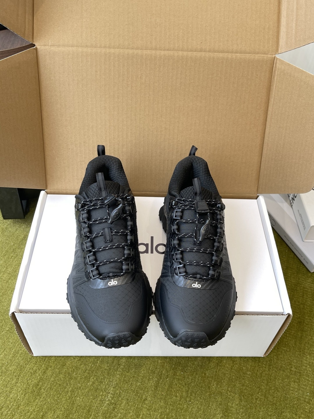 NO:871142,alo is the latest spring and summer thick-soled casual sports yoga shoes for couples. This year's super popular brand. Many celebrities and Internet celebrities have planted grass. The upper is super versatile and super comfortable. It is a thick-soled model but it is not heavy at all and is very light. It looks better with socks. It is also recommended by celebrities. The upper foot is taller and the legs are slimmer. It is super suitable for small girls. The overall shoe is also a classic color-blocking and contrasting design with a delicate leather texture on the upper. The material is mesh with original molding process.  IP foam ultra-clear material bottom rubber anti-slip code number 35-45 (40 for women and 45 for men, custom-made and non-returnable), casual shoes/sports shoes, sneakers19860909alo 春夏最新款 厚底 休闲 运动 瑜伽鞋 情侣款 今年超火的品牌 好多明星网红种草 上脚超级百搭 而且超级舒适 是厚底款但是上脚一点都不沉非常轻便 套上袜套搭配更好看 而且还是明星同款推荐～上脚增高显腿细 超级适合小个子女生 鞋子整体也是经典的拼色撞色设计搭配鞋面细腻的真皮纹路肌理感 材质原版开模工艺网面 IP发泡超清料底片橡胶防滑 码数35-45（女40男45定做不退换）,休闲鞋/运动鞋,sneakers,Women's Shoes