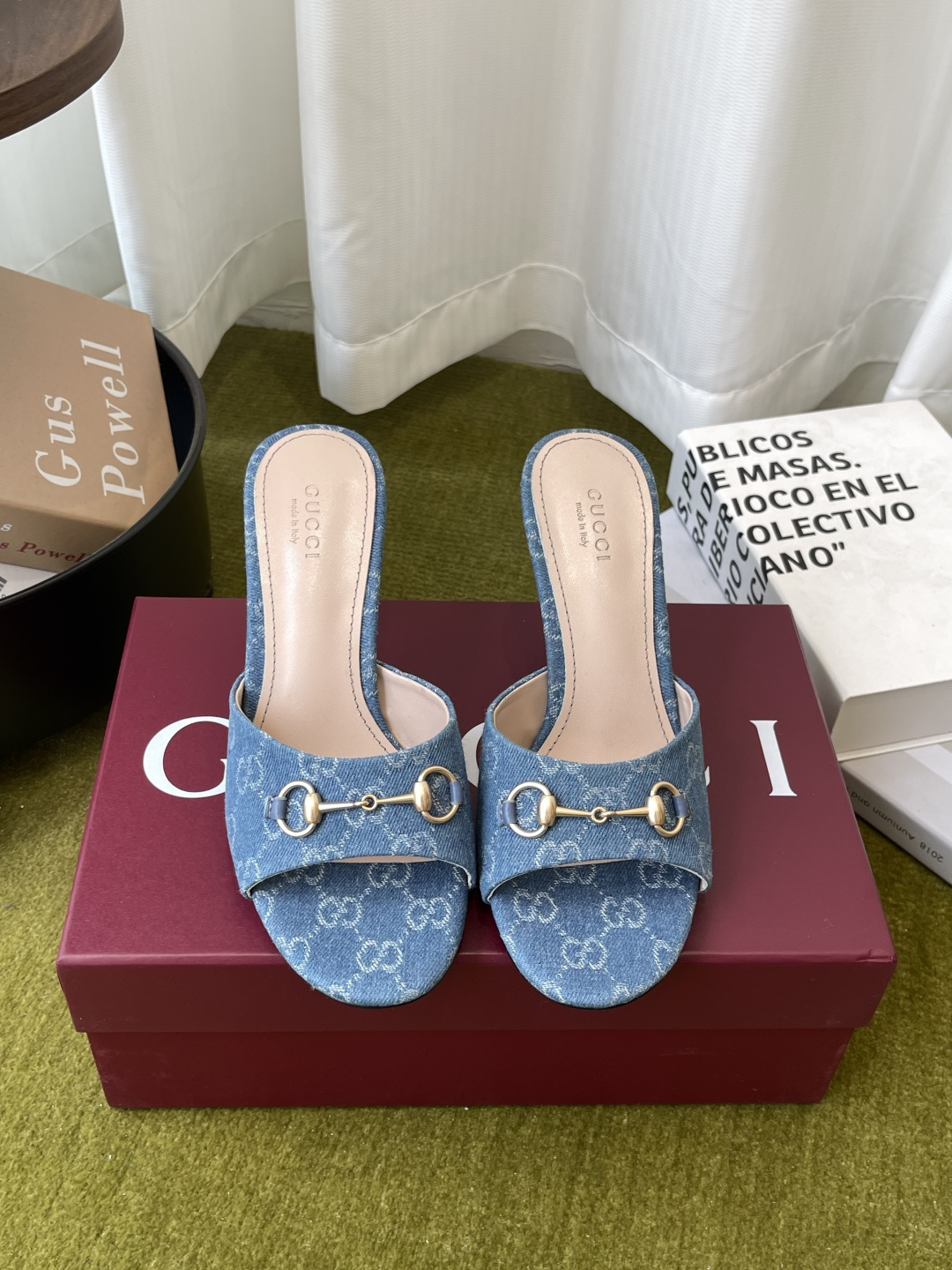 NO:875562,Gucci's new high-heeled sandals, a refreshed series that echoes the style shown in recent series, combine different eras through retro aesthetics and modern style. The original one-to-one developed and carefully modulated shoe last fabric adopts the original texture. Imported original board materials. Equipped with original board electric hardware buckles. Delicate and impeccable. Sheepskin lining and foot pads. Italian leather outsole. 8.5cm heel height.  Size 35-43 (40.41.42.43 customized, non-refundable), high heels and slippers, gucci, high heels, slippers, sheepskin, Leather soles19860909Gucci 新款 高跟凉拖  焕新系列呼应近期系列展现的格调 通过复古审美和现代风尚 将不同时代融会贯通 原版一比一开发精心调制的鞋楦面料采用原版质感.进口原板材料.配原板电渡五金扣 细腻到无可挑剔 羊皮内里和垫脚 意大利真皮大底 8.5cm跟高 码数35-43（40.41.42.43定做不退换）,高跟鞋拖鞋,gucci,high heels,slippers,sheepskin,Leather soles,Women's Shoes