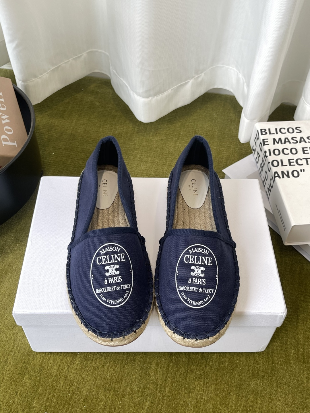 NO:890677,CELINE's latest Arc de Triomphe print Straw fisherman's shoes Spring and summer fisherman's shoes Celine's retro Arc de Triomphe is awesome Canvas/hemp woven sole Full of relaxed holiday feel Slip-on lazy version Arc de Triomphe oval print classic and eye-catching Color matching is niche and not conflicting Yellow leather is friendly and white. Matches all light-colored outfits. Bring your own atmospheric filter for travel photos. Versatile and perfect. Canvas upper, twill lining  Outsole Rubber outsole Size 35-40 (40 is custom-made and non-refundable), single shoes, celine, celine, espadrilles, espadrilles19860909CELINE 赛琳 最新款 凯旋门印花 草编渔夫鞋 春夏渔夫鞋Celine复古凯旋门太绝 帆布/麻草编织底 松弛度假感拉满 一脚蹬懒人版型 凯旋门椭圆印花经典耐看 配色小众不撞款 黄皮友好巨显白 搭配所有浅色系穿搭 出游拍照自带氛围感滤镜 百搭不出错 鞋面帆布 内里斜纹布 大底橡胶大底 码数35-40（40定做不退换）,单鞋,celine,celine,espadrilles,espadrilles,Women's Shoes