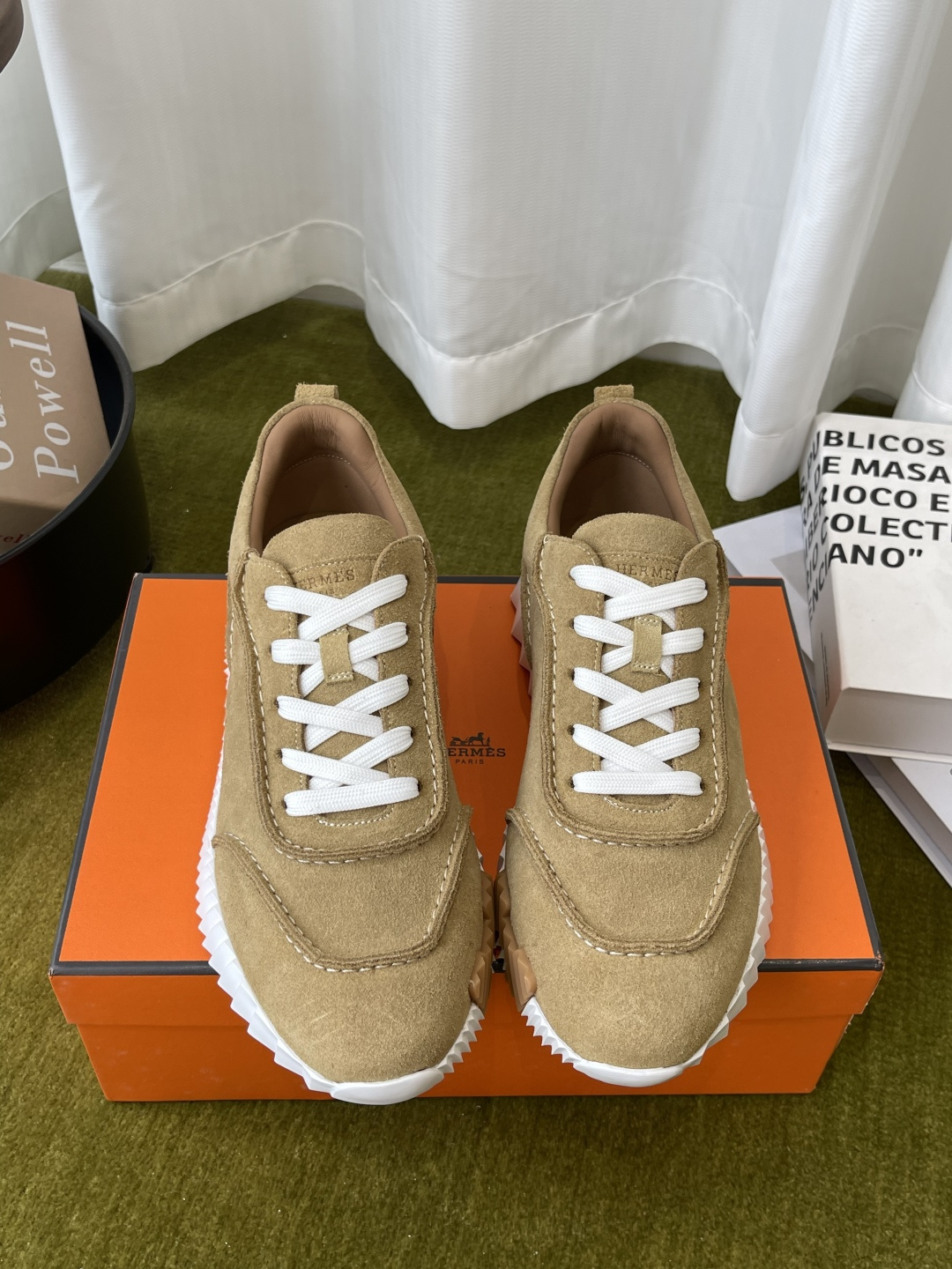 NO:902252,Women's and men's Hermes 26ss new sports casual shoes, classic sports style British color matching design, classic and durable, original inverted mold last, ultimate 1:1 shape, imported high-end umbrella cloth showing exquisite texture, open mold customization A-grade high-density private mold outsole, fabric custom sheepskin/cow, custom sheepskin lining, foot pad sheepskin injection molding, original open mold light foam two-color sole  Size 35-45 (40 for women, 45 for men, customized), casual shoes/sports shoes, hermes, hermes, sneakers, sheepskin, umbrellas19860909女款男款Hermes 爱马仕 26ss新款 运动休闲鞋 经典运动风格英伦拼色设计 经典耐看 原版倒模楦型 极致1:1形体 进口高端雨伞布呈现出精致质感 开模定制A级高密私模大底 面料定制羊皮/牛猄 内里定制羊皮 垫脚羊皮注塑成型 大底原版开模轻泡双色底  码数35-45（女40 男45定做）,休闲鞋/运动鞋,hermes,hermes,sneakers,sheepskin,umbrellas,Women's Shoes