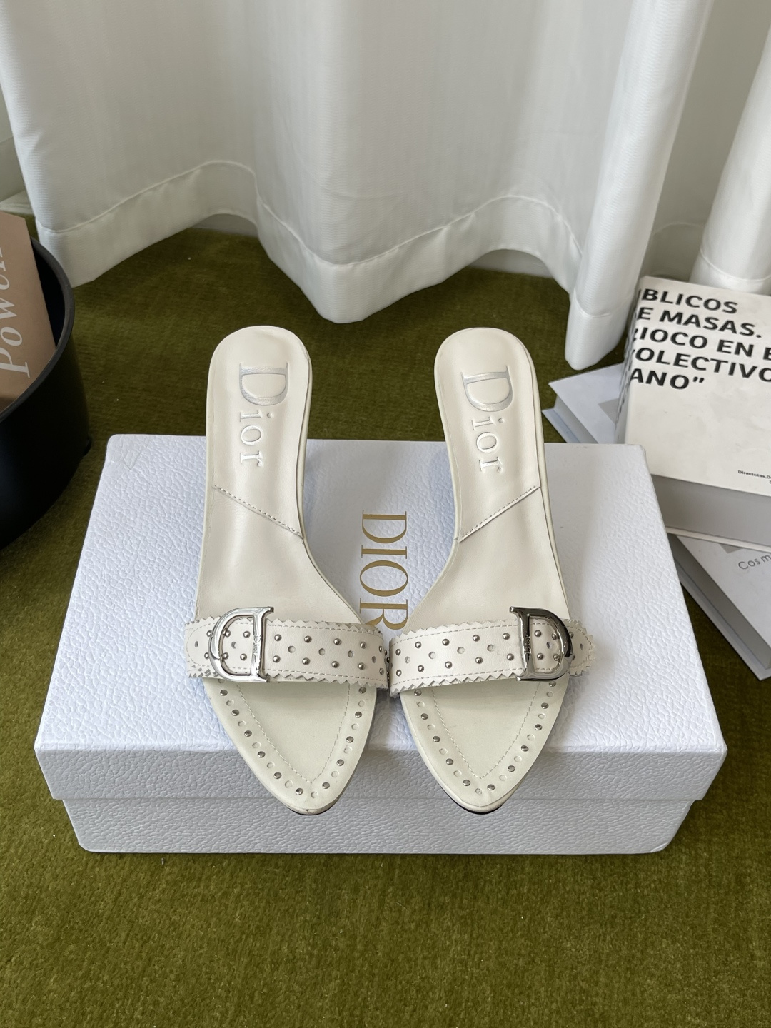 NO:903093,Dior Dior 2026 spring and summer new product CD letter logo high heels and slippers. Very comfortable to wear. The top high-end version on the market. Material. The upper is made of imported mixed sheepskin + water-dyed sheepskin lining/foot pads. Italian genuine leather outsole. Heel height 8.5cm. Size 34-42 (34 41 42 custom-made, high heels and slippers, dior, dior, high heels, slippers, sheepskin, Leather soles19860909Dior迪奥 2026春夏新品 CD字母logo高跟 拖鞋 穿着非常舒适 市面顶级高端版本 材质 鞋面采用进口混种羊皮+水染羊皮内里/垫脚 意大利真皮大底 跟高8.5cm码数34-42（34 41 42定做,高跟鞋拖鞋,dior,dior,high heels,slippers,sheepskin,Leather soles,Women's Shoes