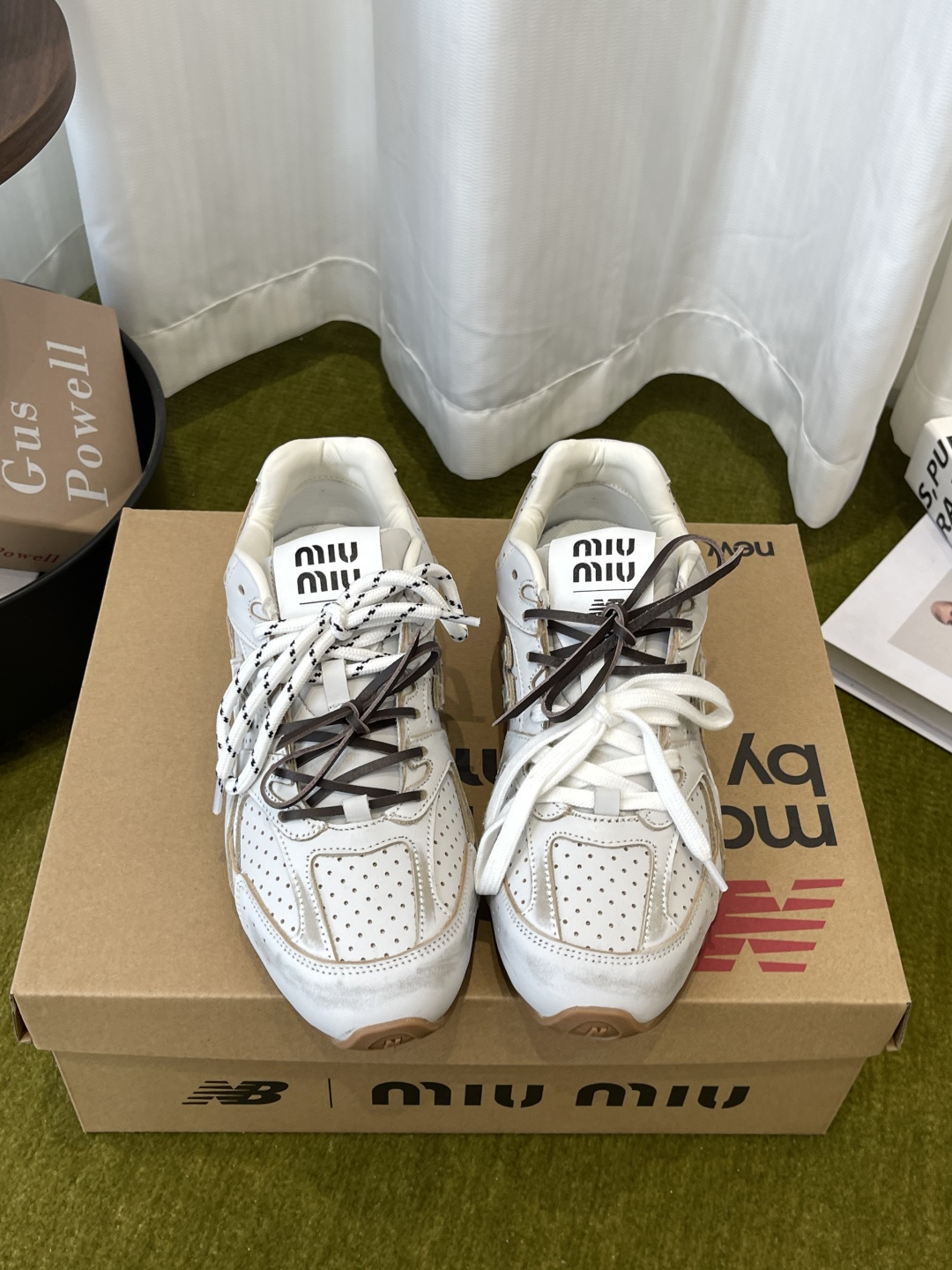 NO:904184,Miu Miu New Balance 530 joint model, the latest sports shoes for spring and summer, super popular no matter how you wear them, please don’t let go of this pair of 530 series sports shoes. Very easy to match, extremely stylish, a fashionable must-have item. More than 30 parts are reproduced from the original one to one. It is produced and assembled using computer scanning, from needlework to cow suede suede texture, and the internal and external structure is perfectly reproduced. The superimposed and layered wiring method is extremely complex. Fabric Imported cowhide  Sheepskin lining, original exclusive one-to-one color TPU non-slip outsole, specific two-color shoelaces and genuine leather strips, code number 35-40 (custom-made for women 40, non-returnable), casual shoes/sports shoes, miumiu, sneakers, cowhide, sheepskin19860909Miu Miu New Balance 530联名款 春夏最新款运动鞋 超级大热门 无论你如何穿搭请都不要放过这一双530系列的运动鞋 非常好搭配 洋气到不行 时髦精必备单品 原版一比一复刻还原30多片零部件 采用电脑扫描制作扫描组装,从针线到牛反绒反毛皮粗绒质地,完美复刻内外结构 叠加分层走线做法 极其复杂 面料 进口牛皮 内里羊皮 原版独家一比一对色TPU防滑大底 鞋带特定双色鞋带加真皮裁条 码数35-40（女40定做不退换）,休闲鞋/运动鞋,miumiu,sneakers,cowhide,sheepskin,Women's Shoes
